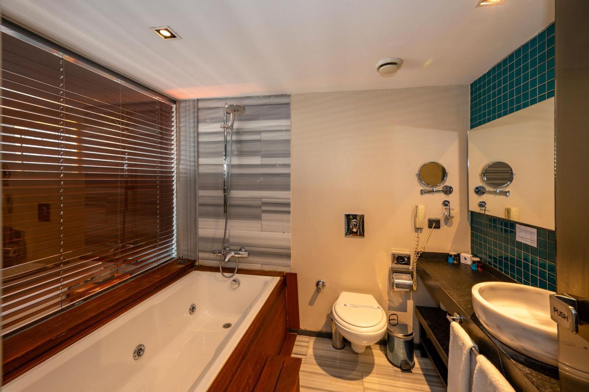 Executive Double Room Bath Balcony