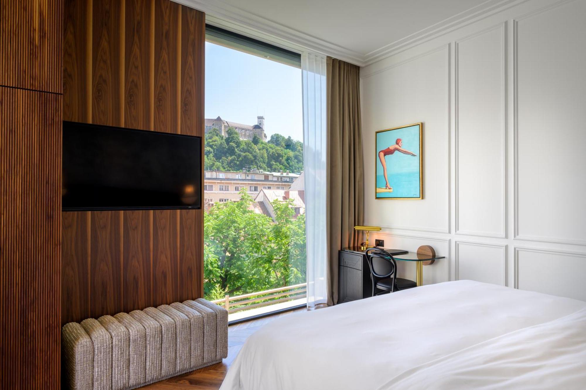 Habitación Superior con 1 cama extragrande y vistas al castillo