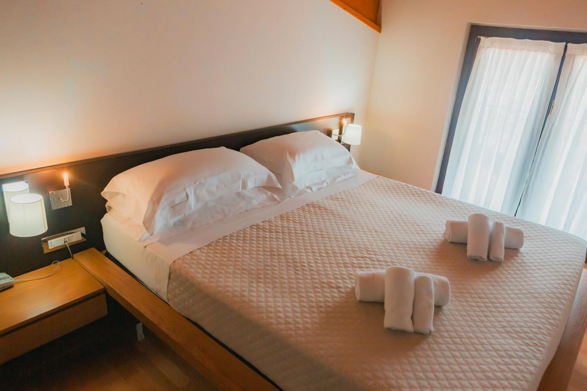 Standard Double Room,1613416068:JPEG
