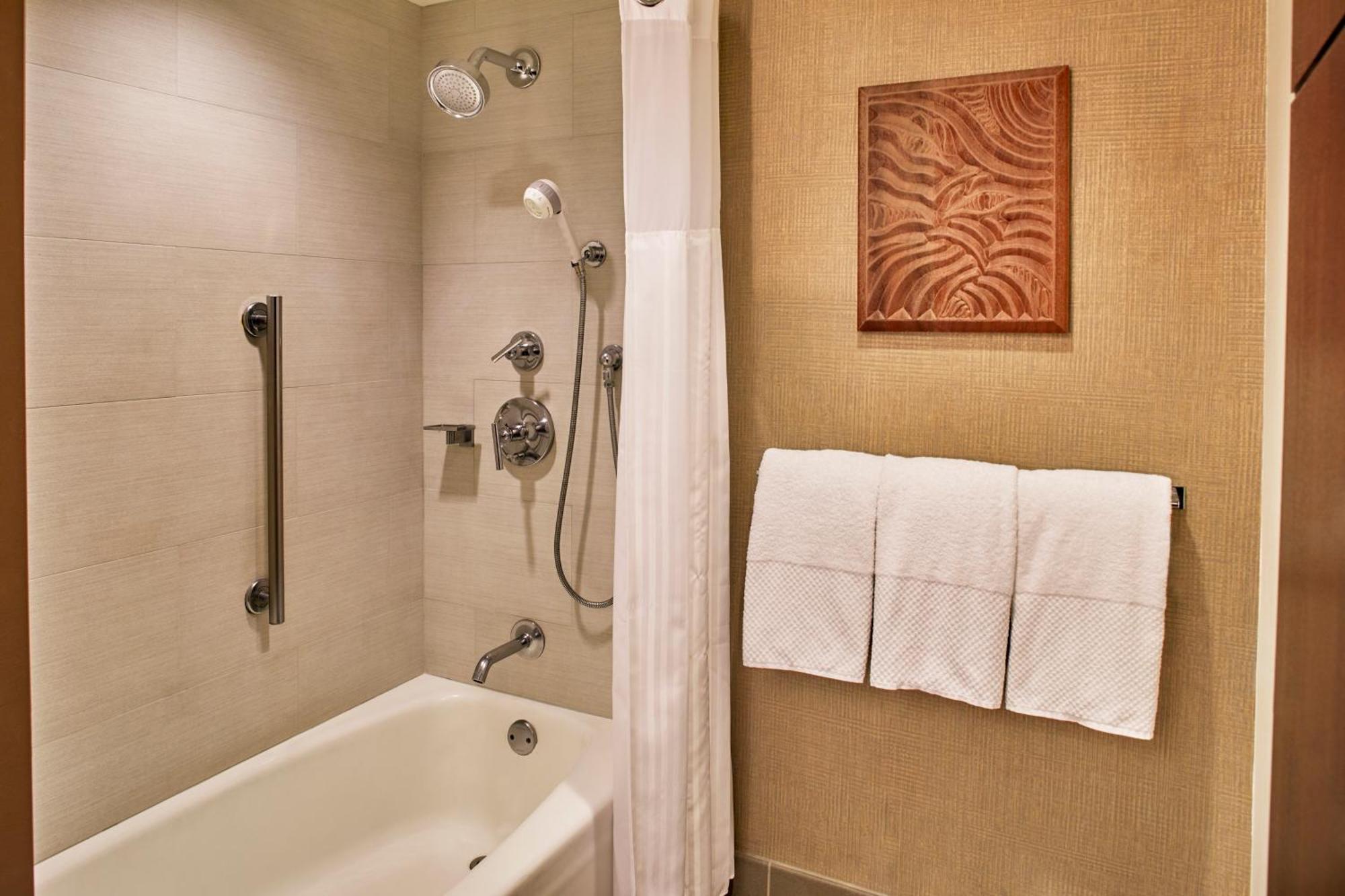 Ali'i Tower com Cama King-size e Vista do Resort
