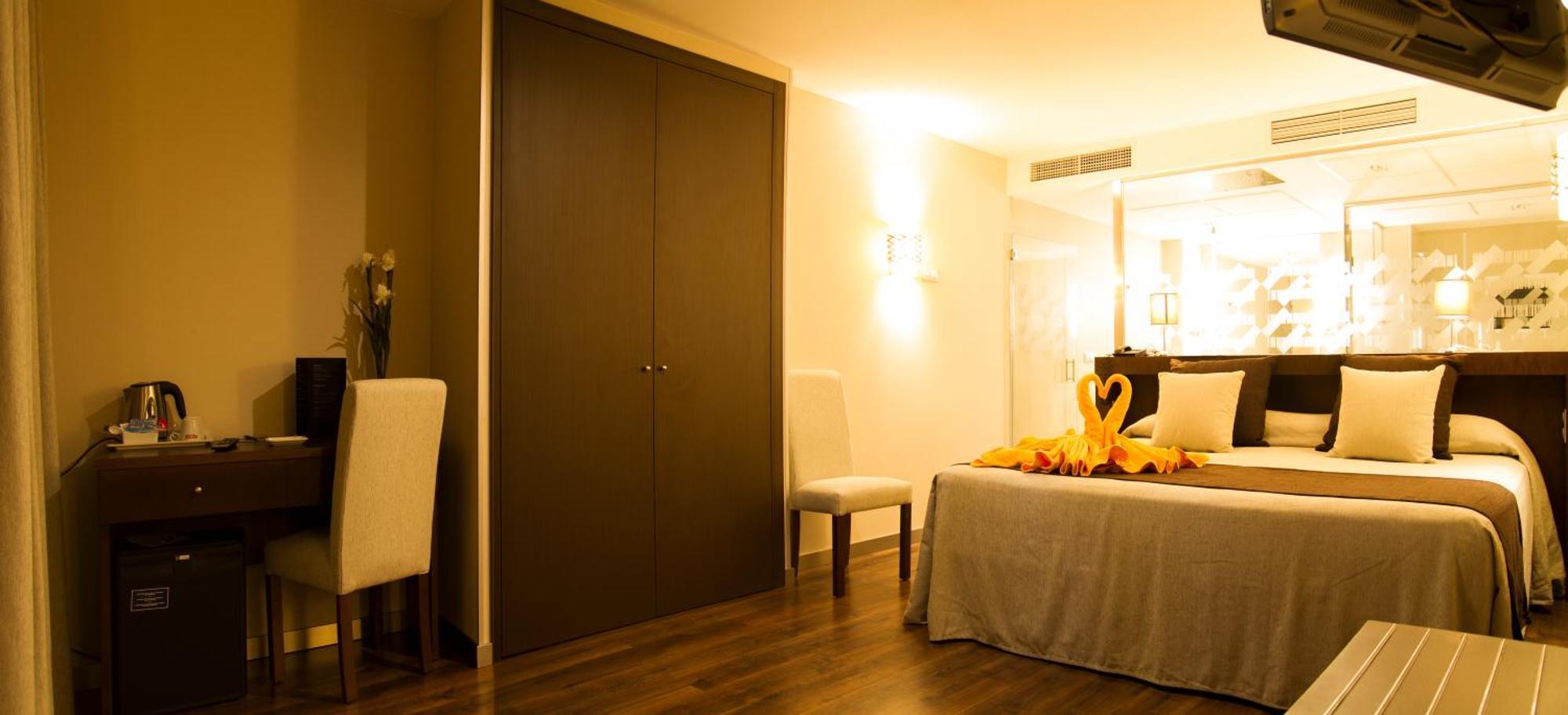 Premium Double Terrace & Whirlpool