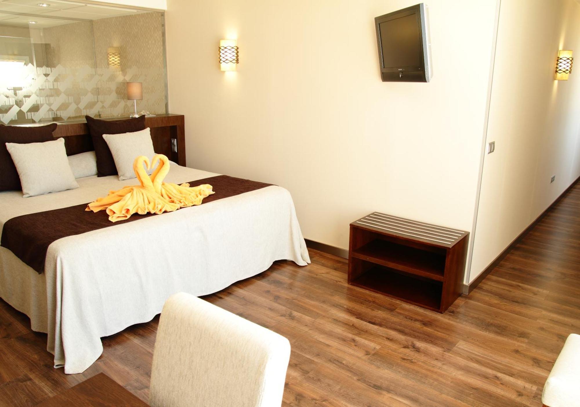 Premium Double Terrace & Whirlpool