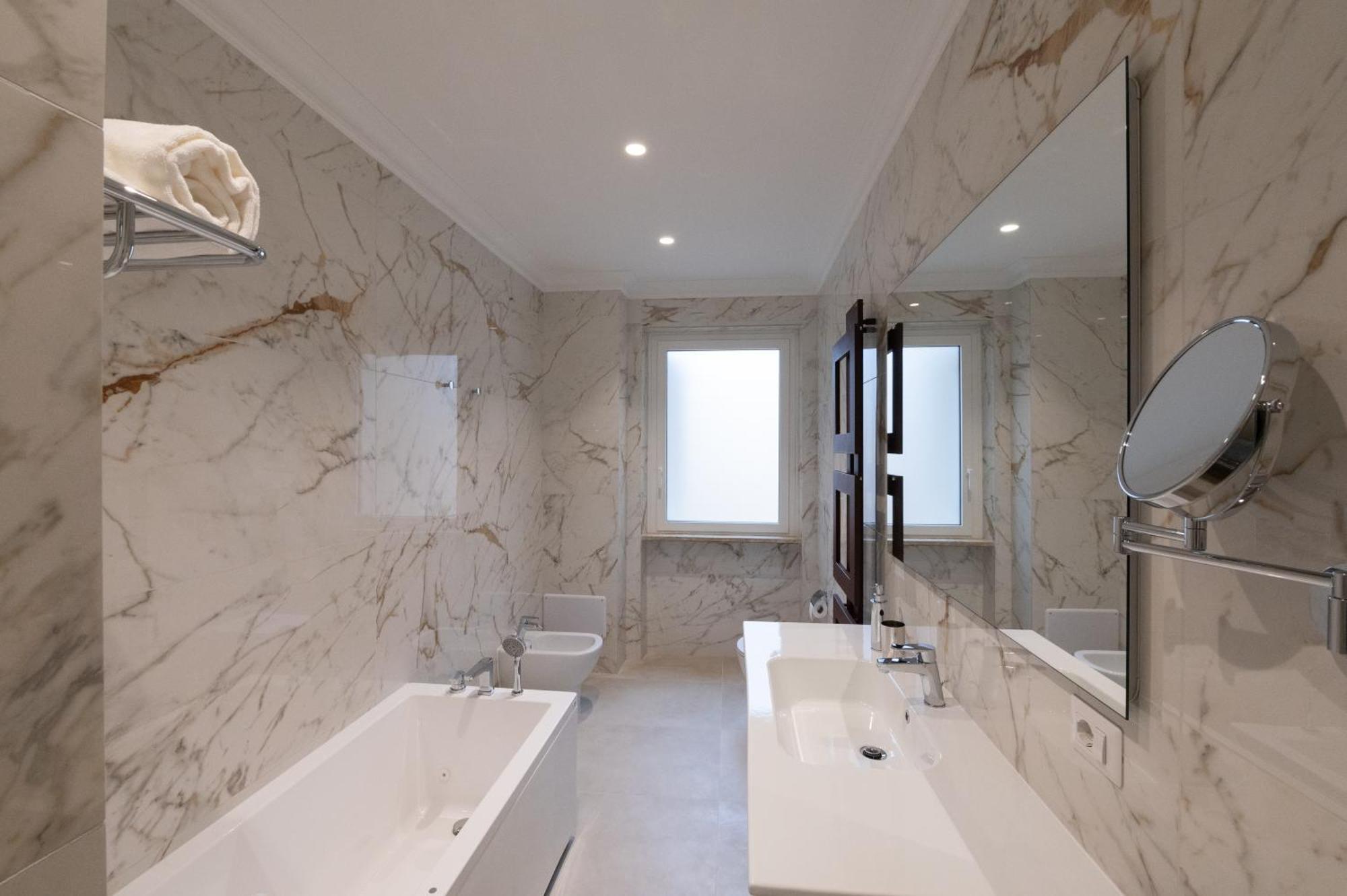 Deluxe Double Room Bath