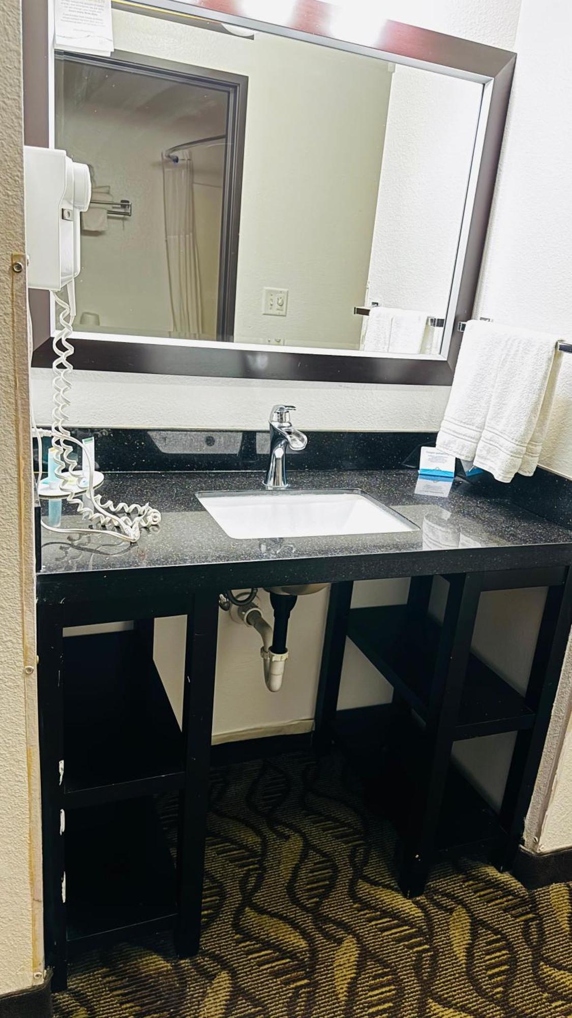 Queen Room with Two Queen Beds - Smoking,1622032244:JPEG