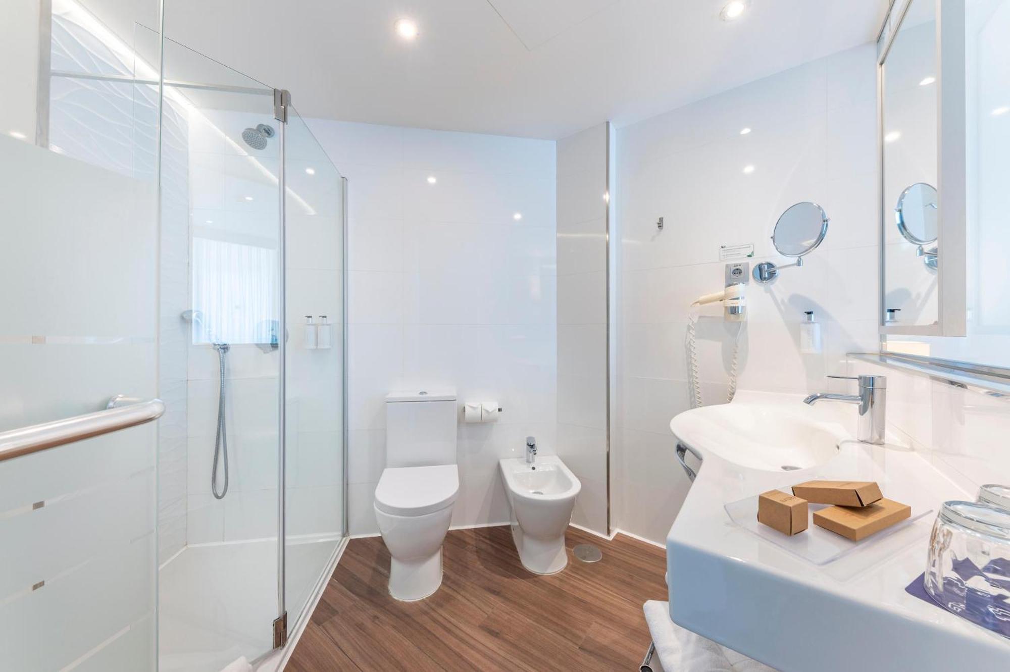 Quarto Duplo Superior com Vista Mar (2 Adultos)