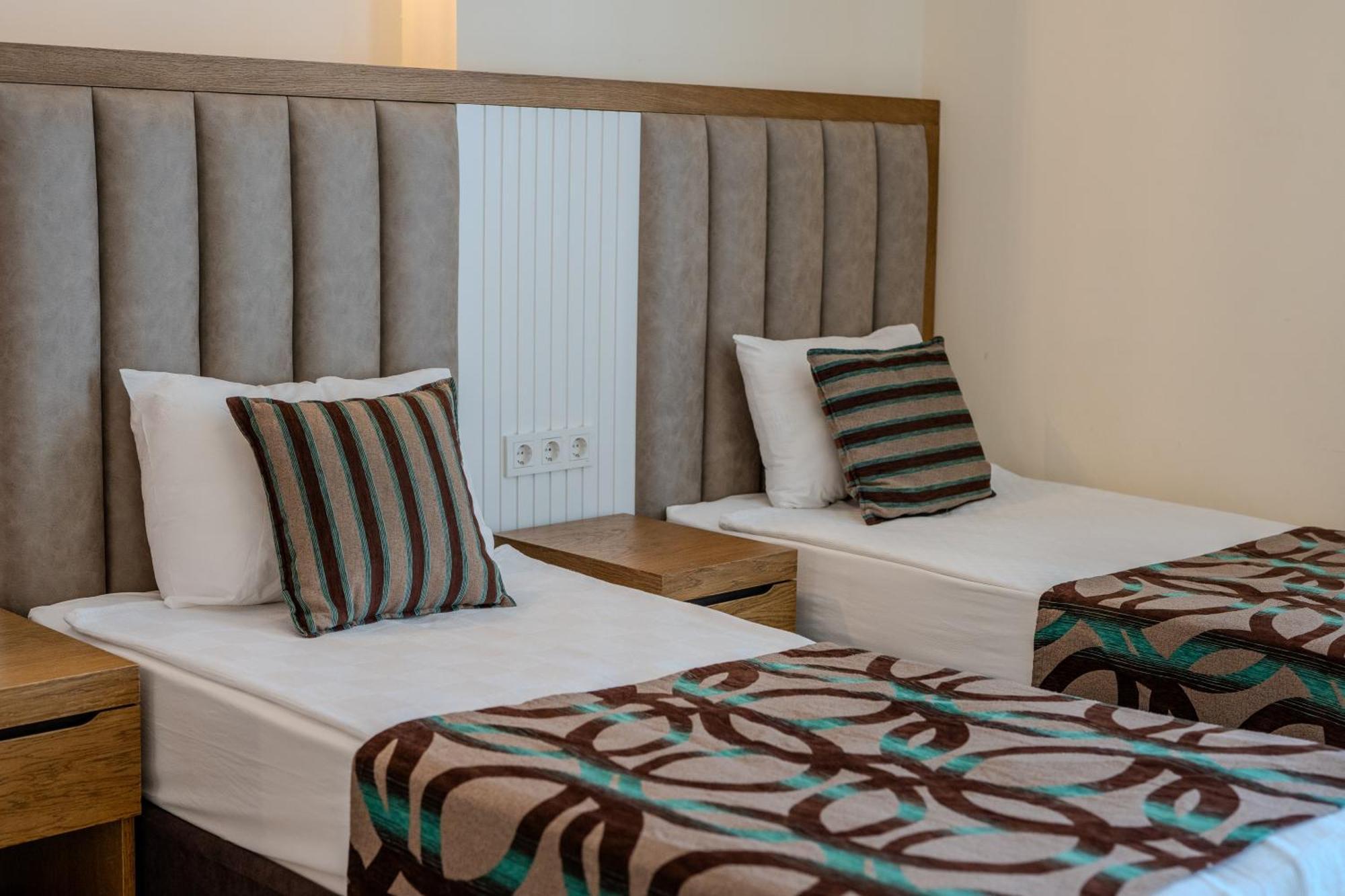 Double or Twin Room Sea View