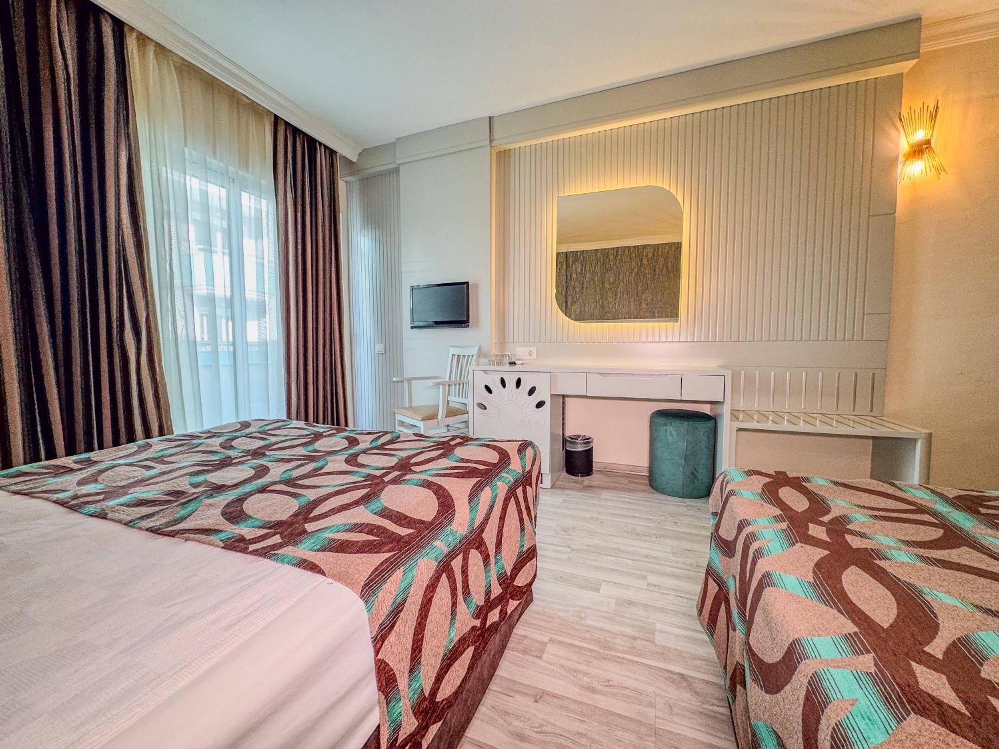 Double or Twin Room Sea View