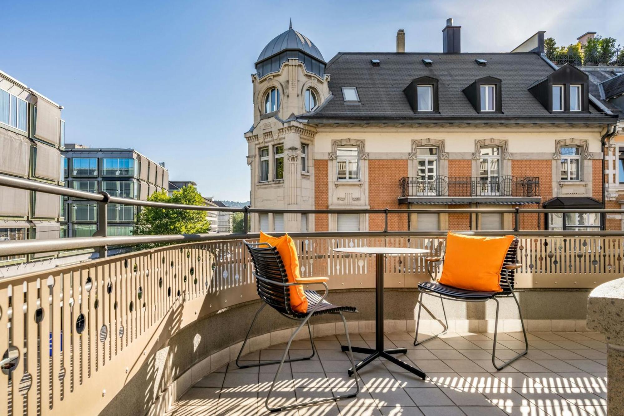 One-Bedroom Corner King Suite Balcony