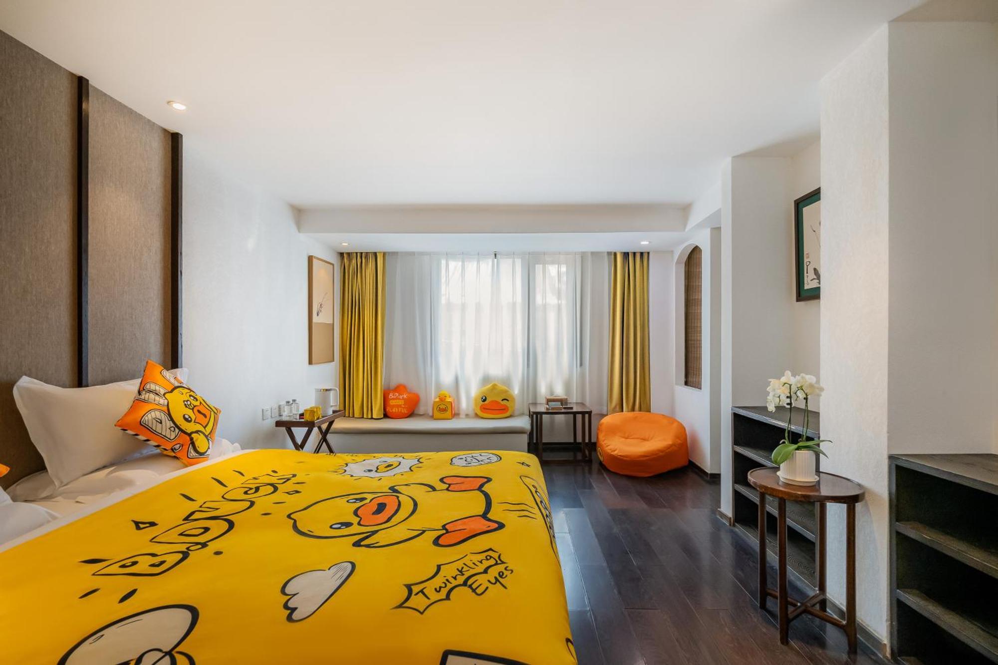Family Double Room (100-inch projection + minibar)