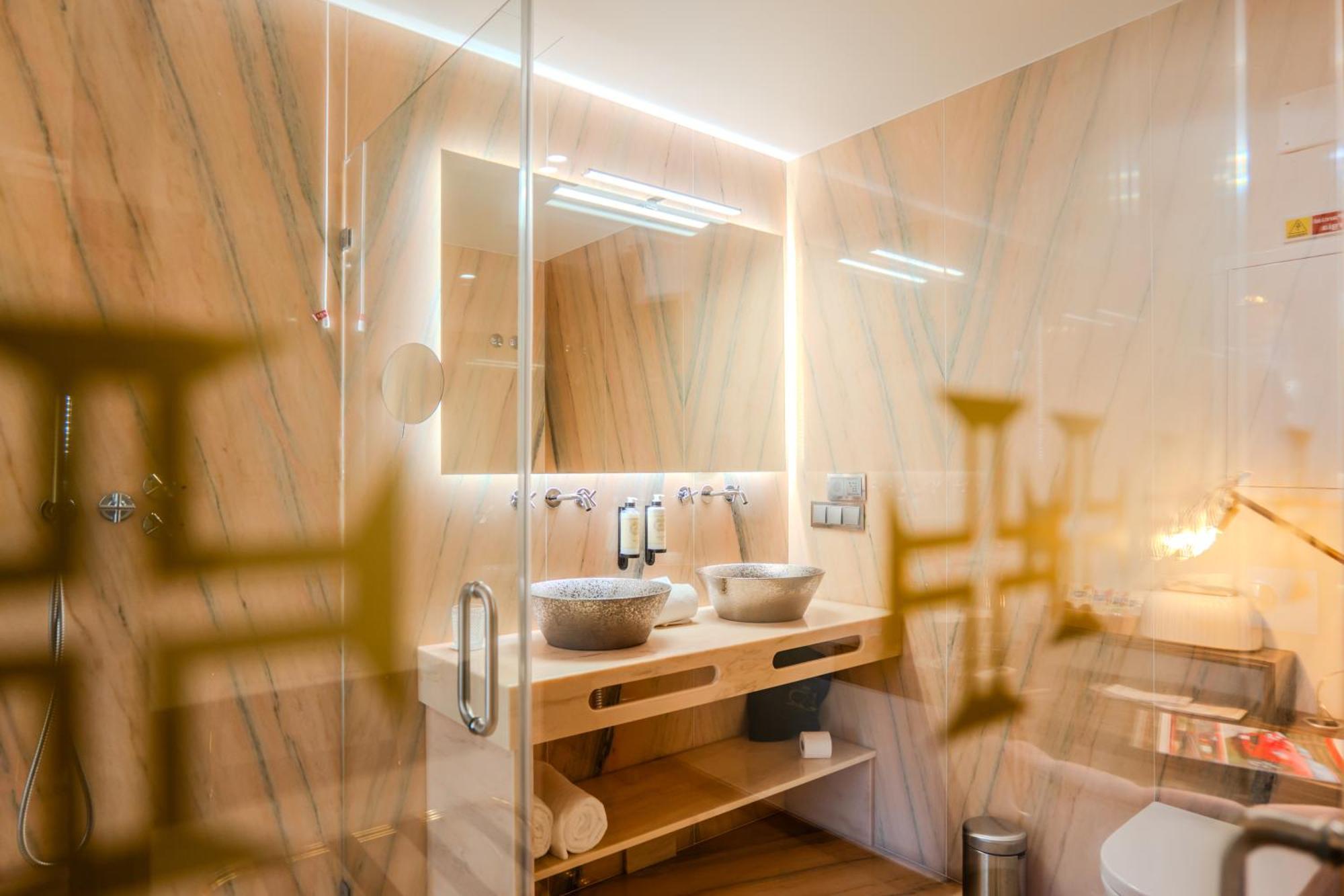 Deluxe Double Room Square View