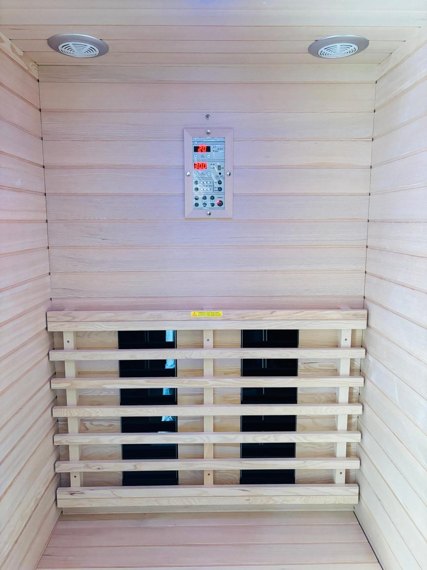 Superior Loft Infrared Sauna The Sundeck Loft 700m from park