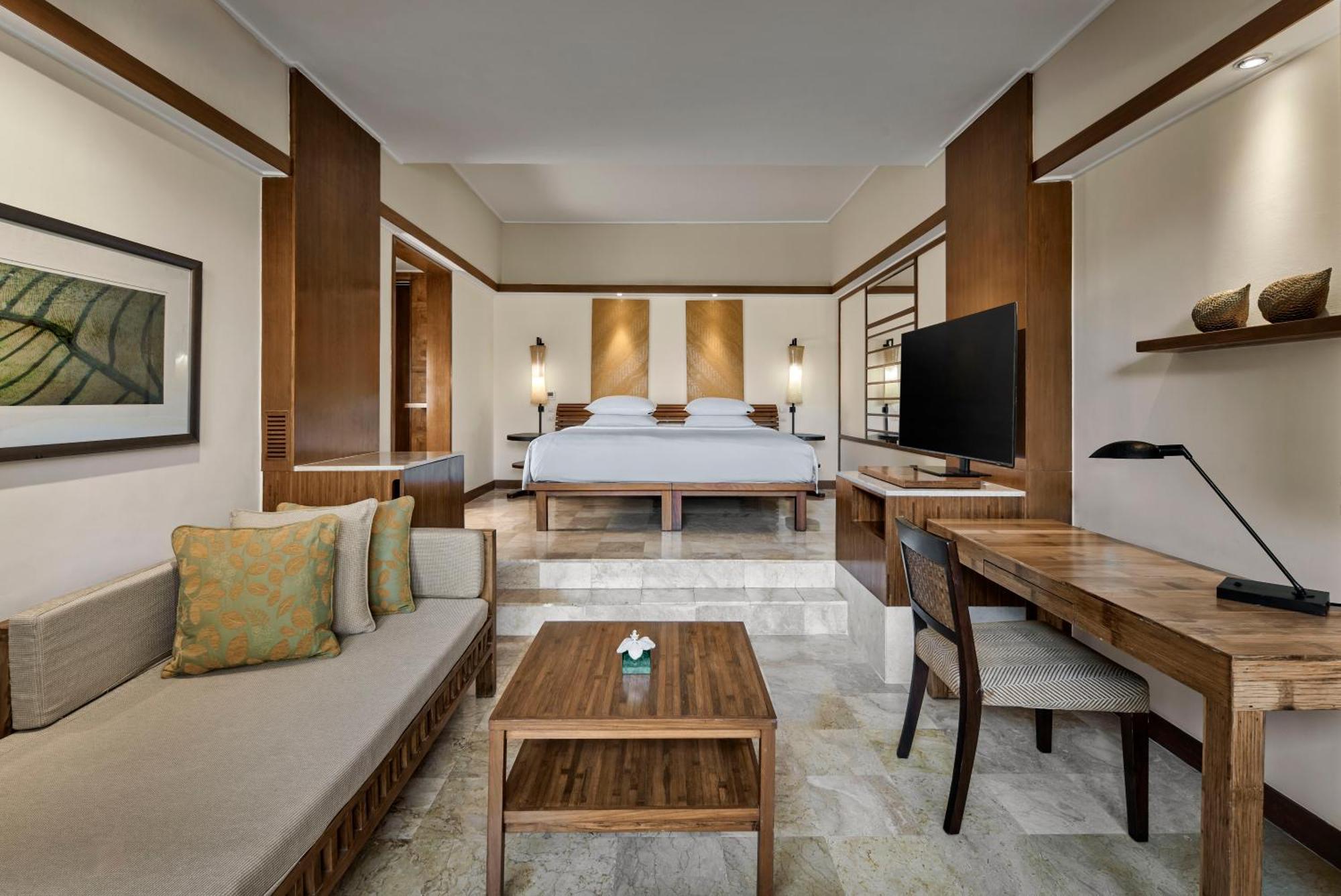 Deluxe King Room - Club Access
