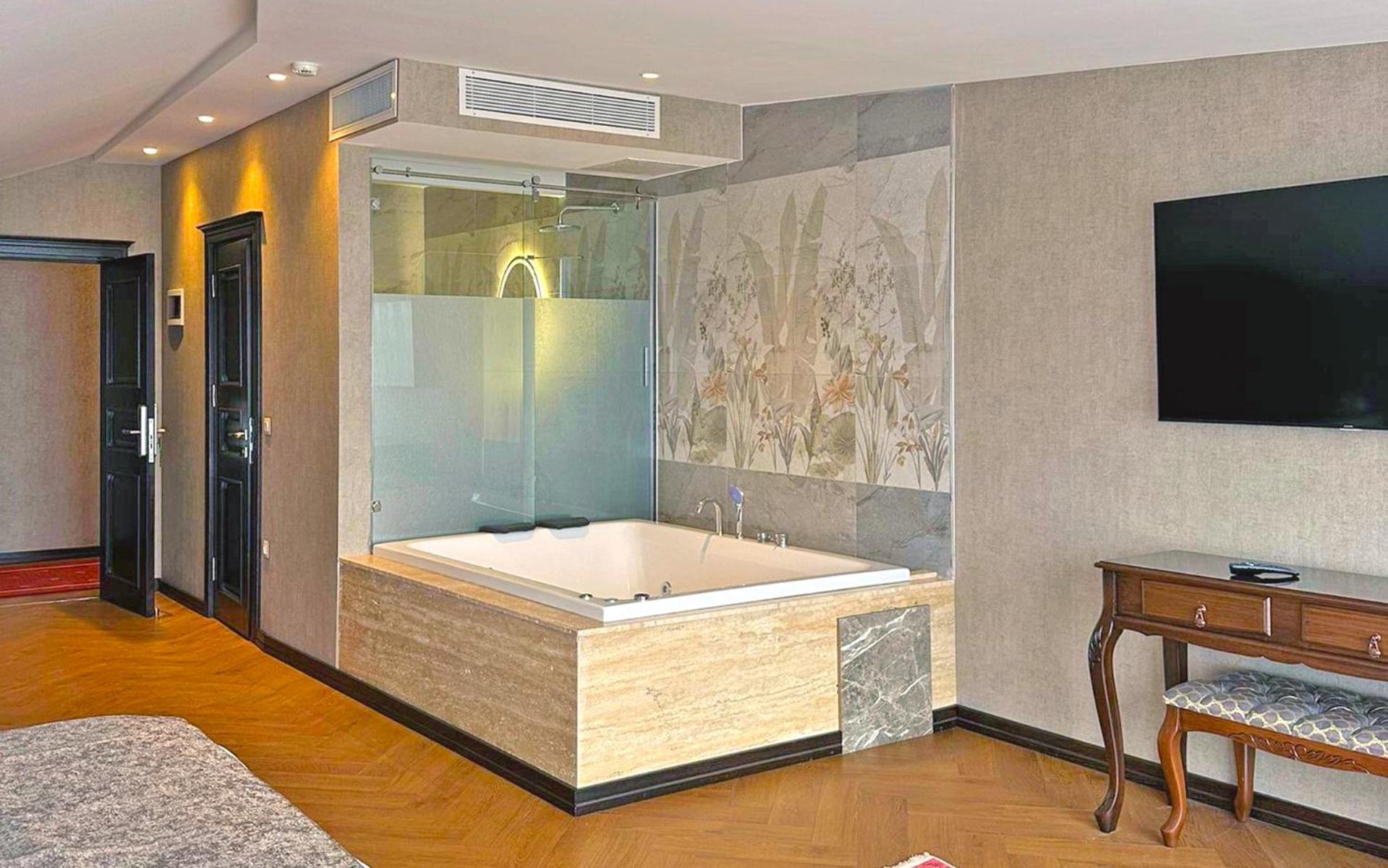 Deluxe Double Room with Balcony and Sea View