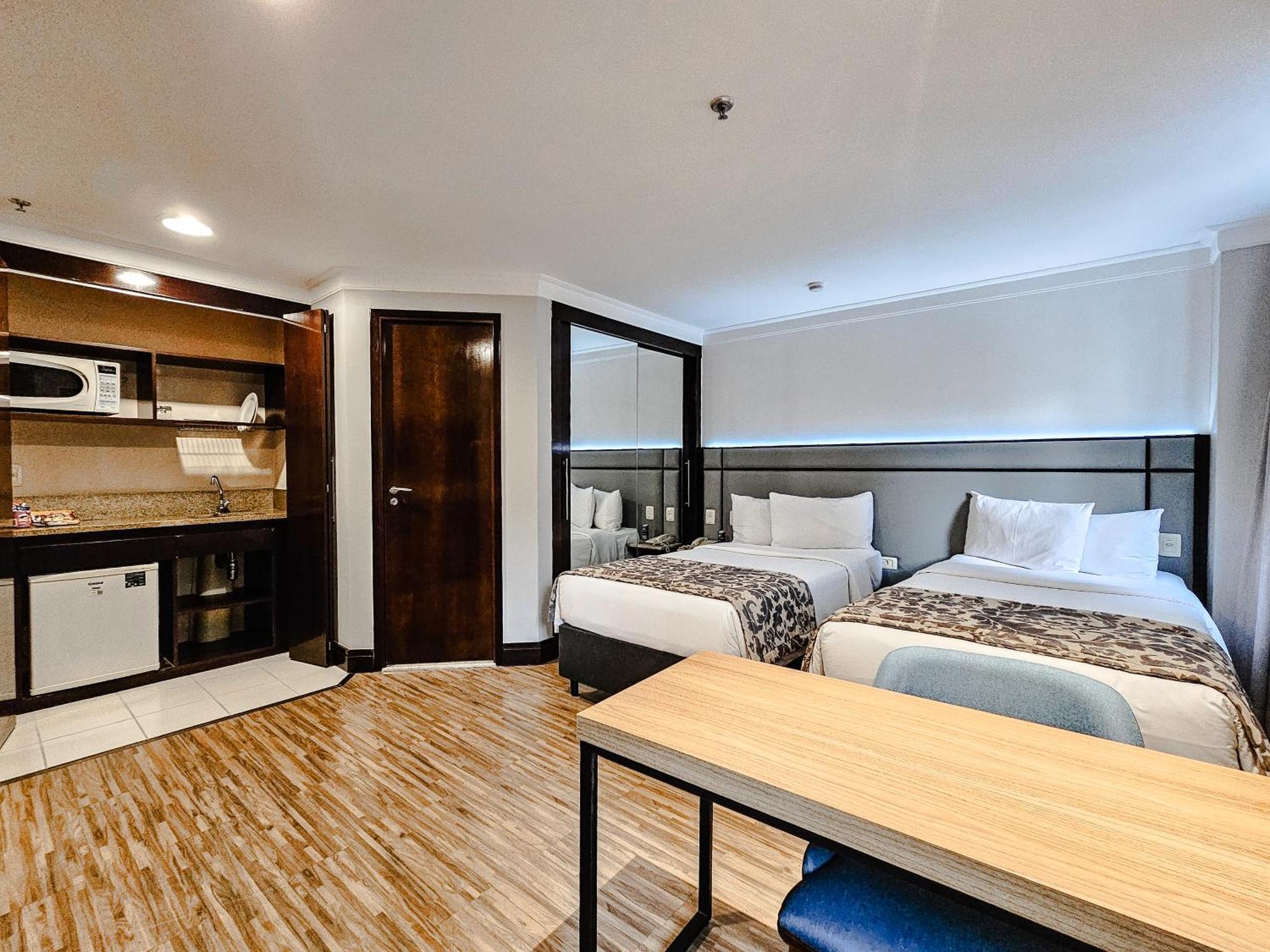 Quarto com 2 Camas de Solteiro
