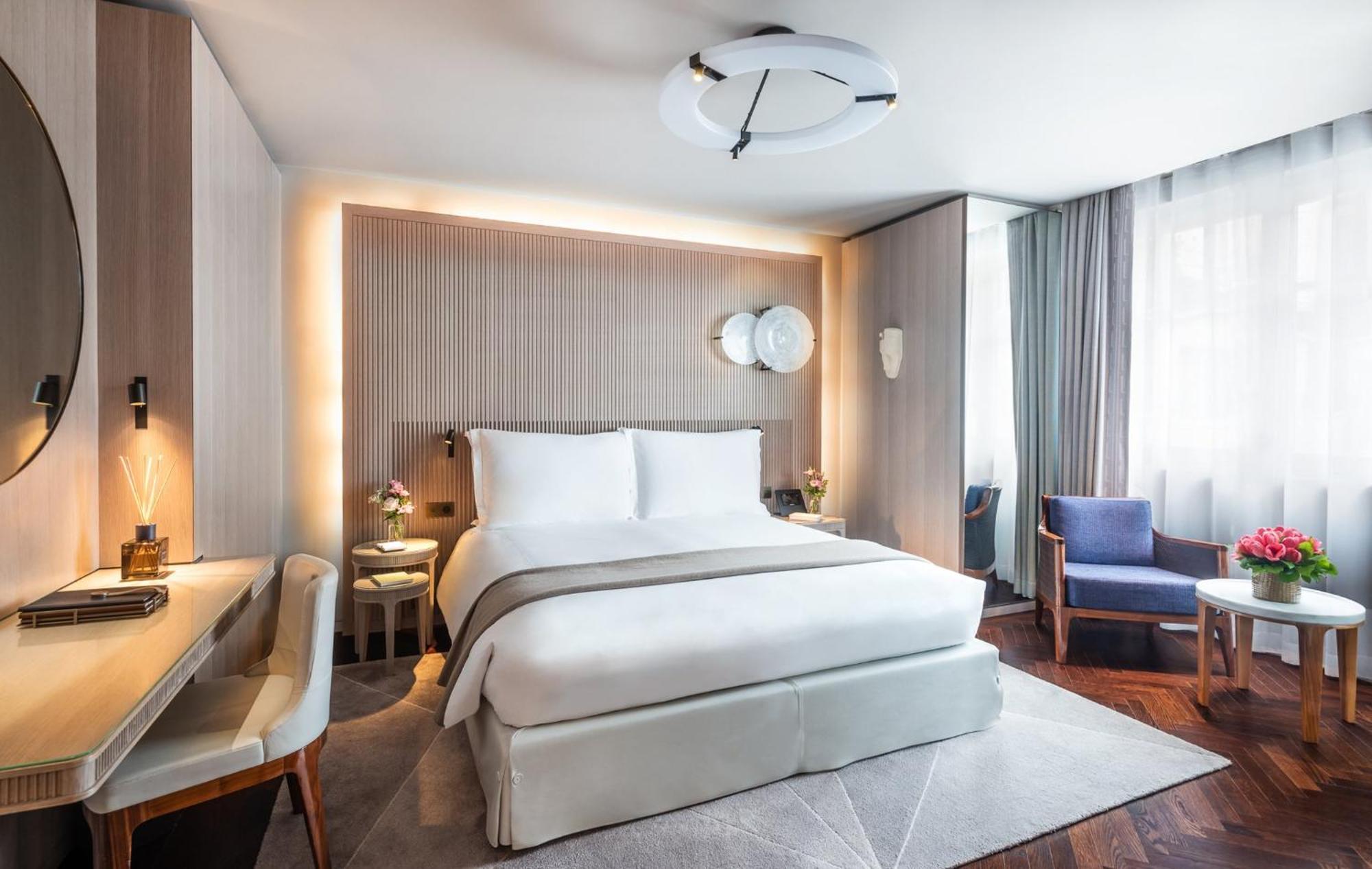 Grand Superior Room