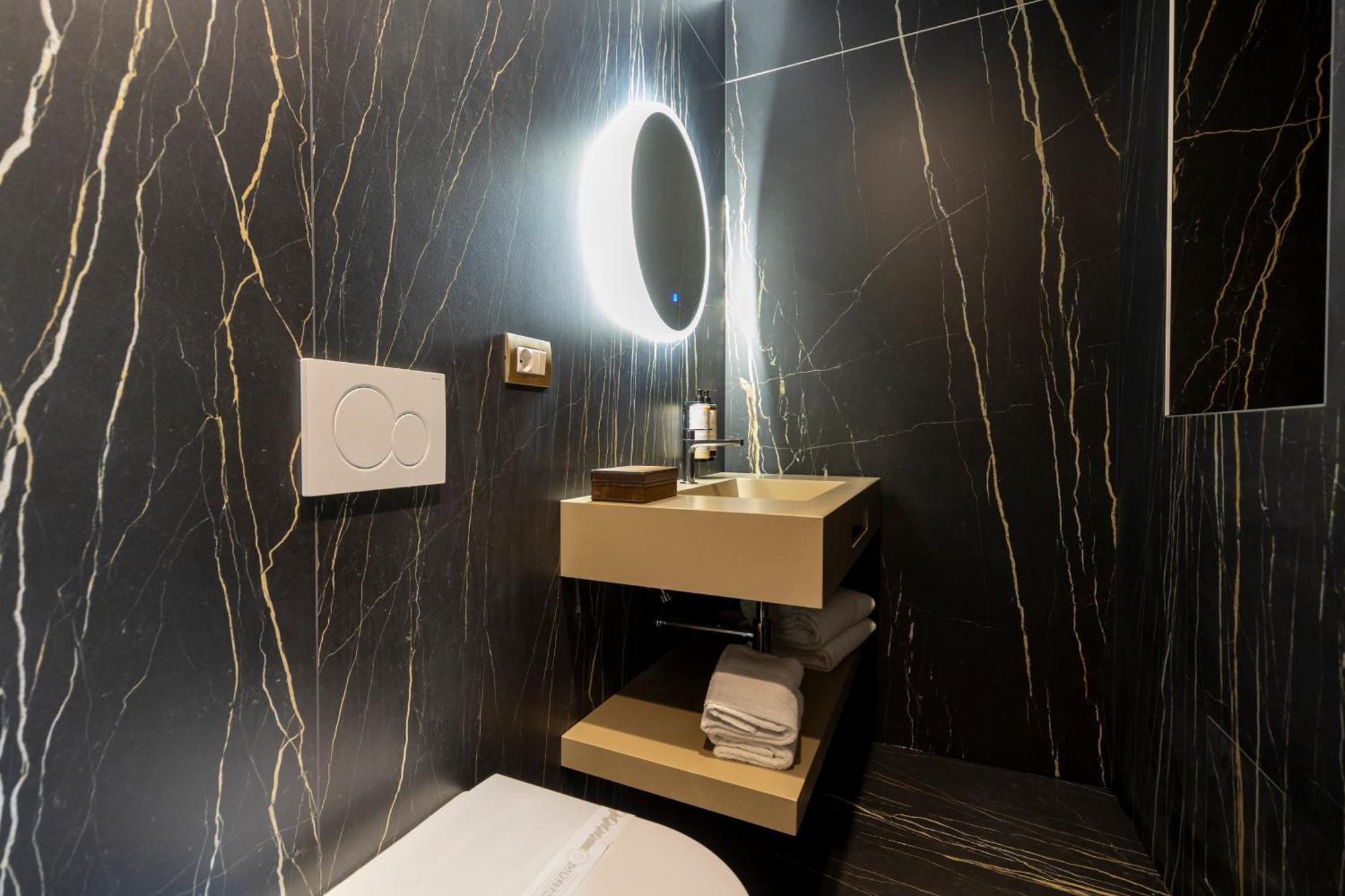 King Suite Spa Bath