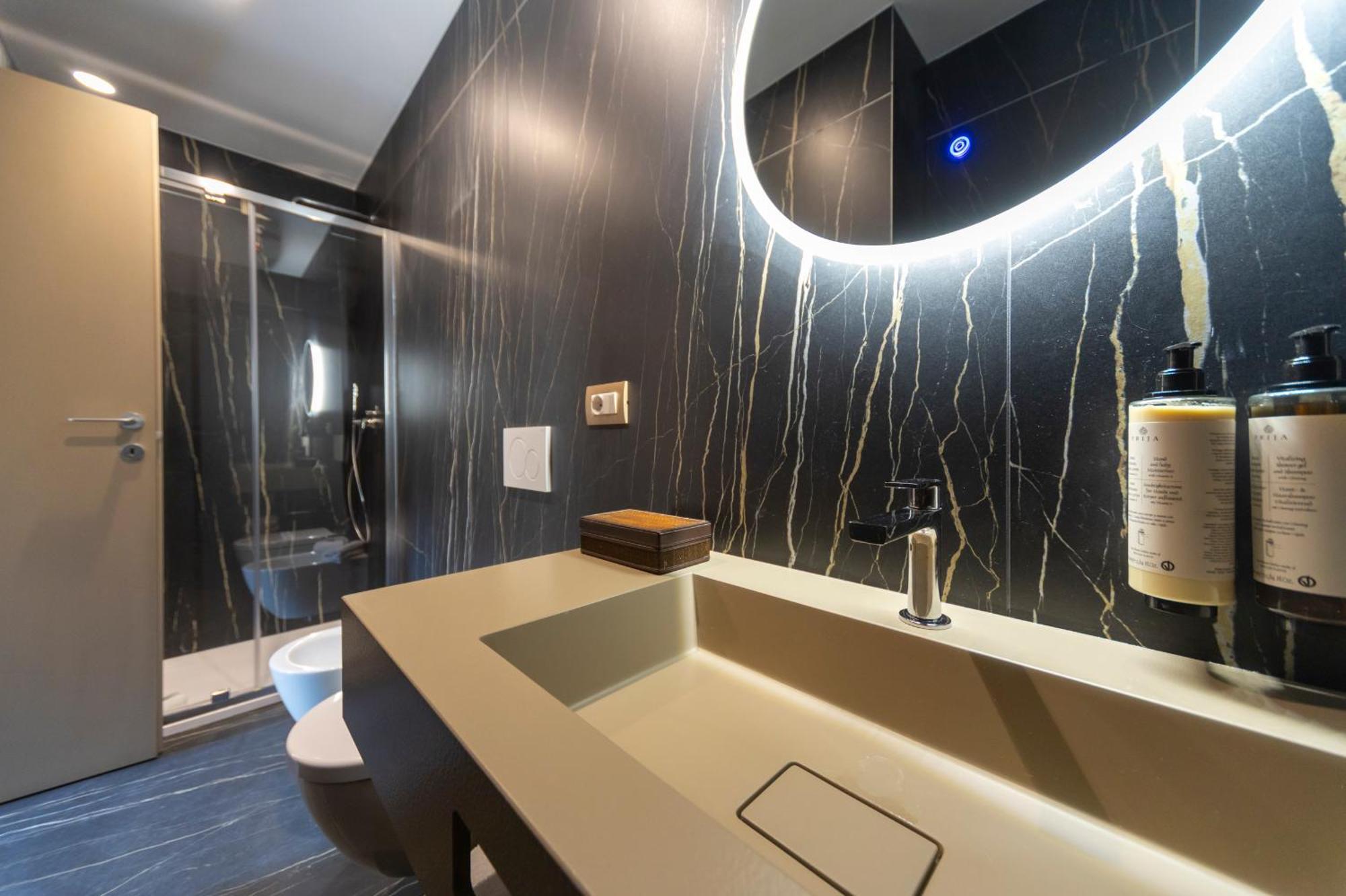 King Suite Spa Bath