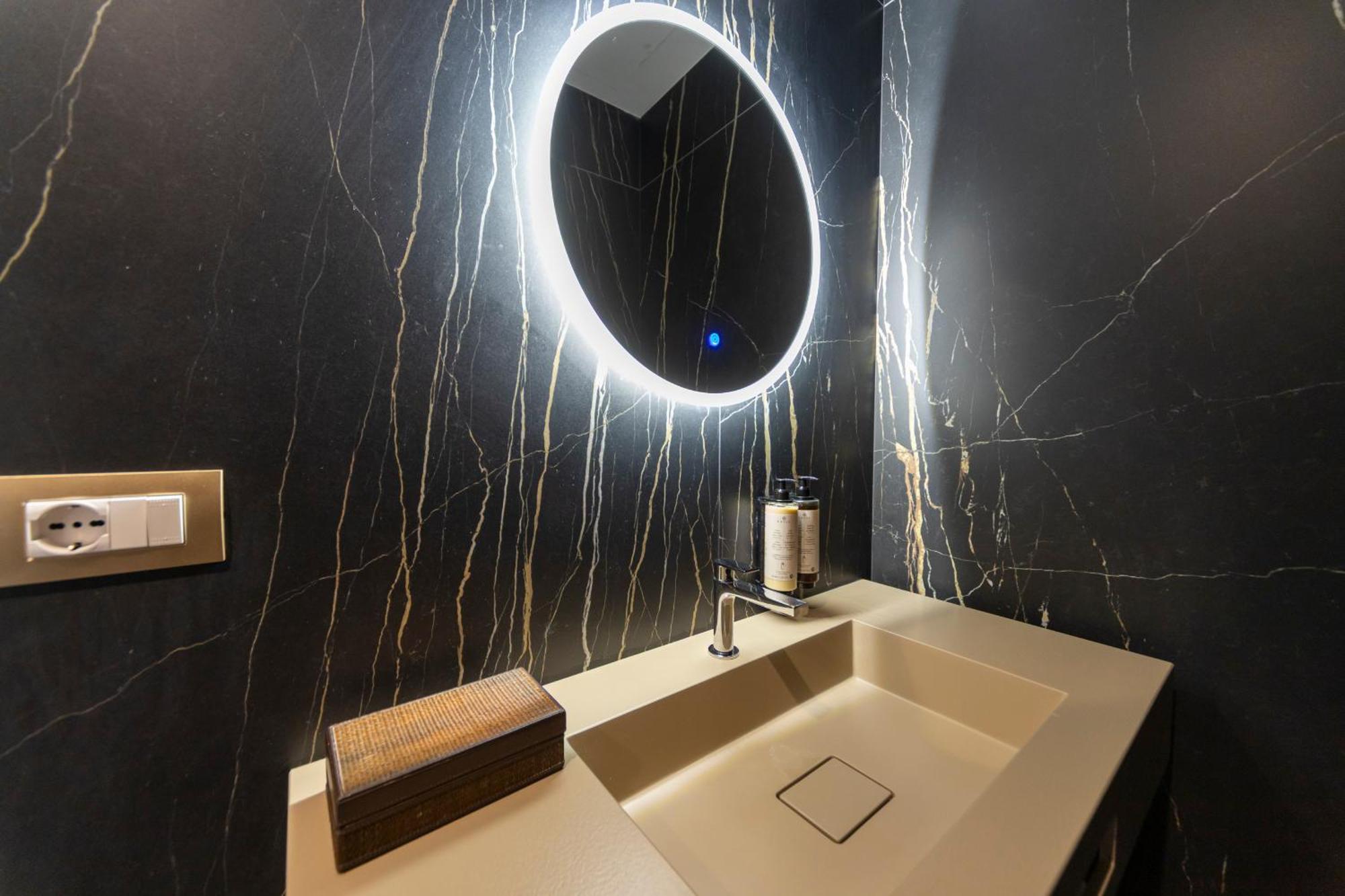 King Suite Spa Bath
