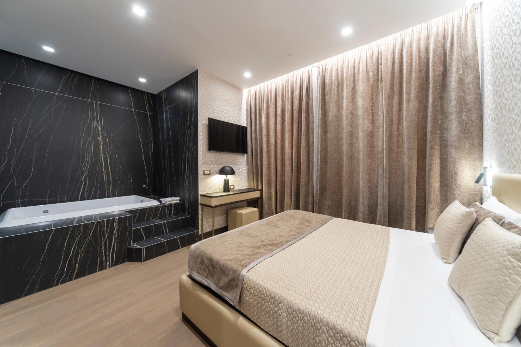 King Suite Spa Bath