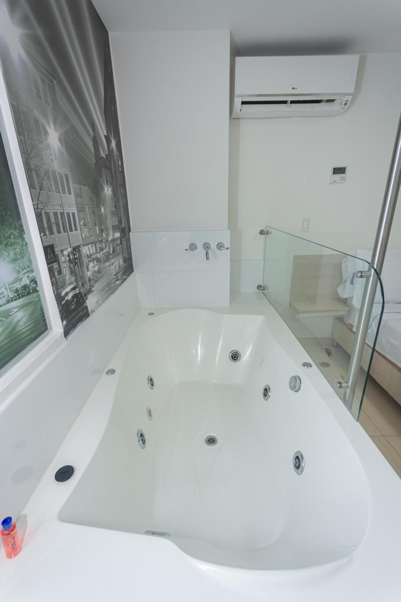 Suite with Hot Tub