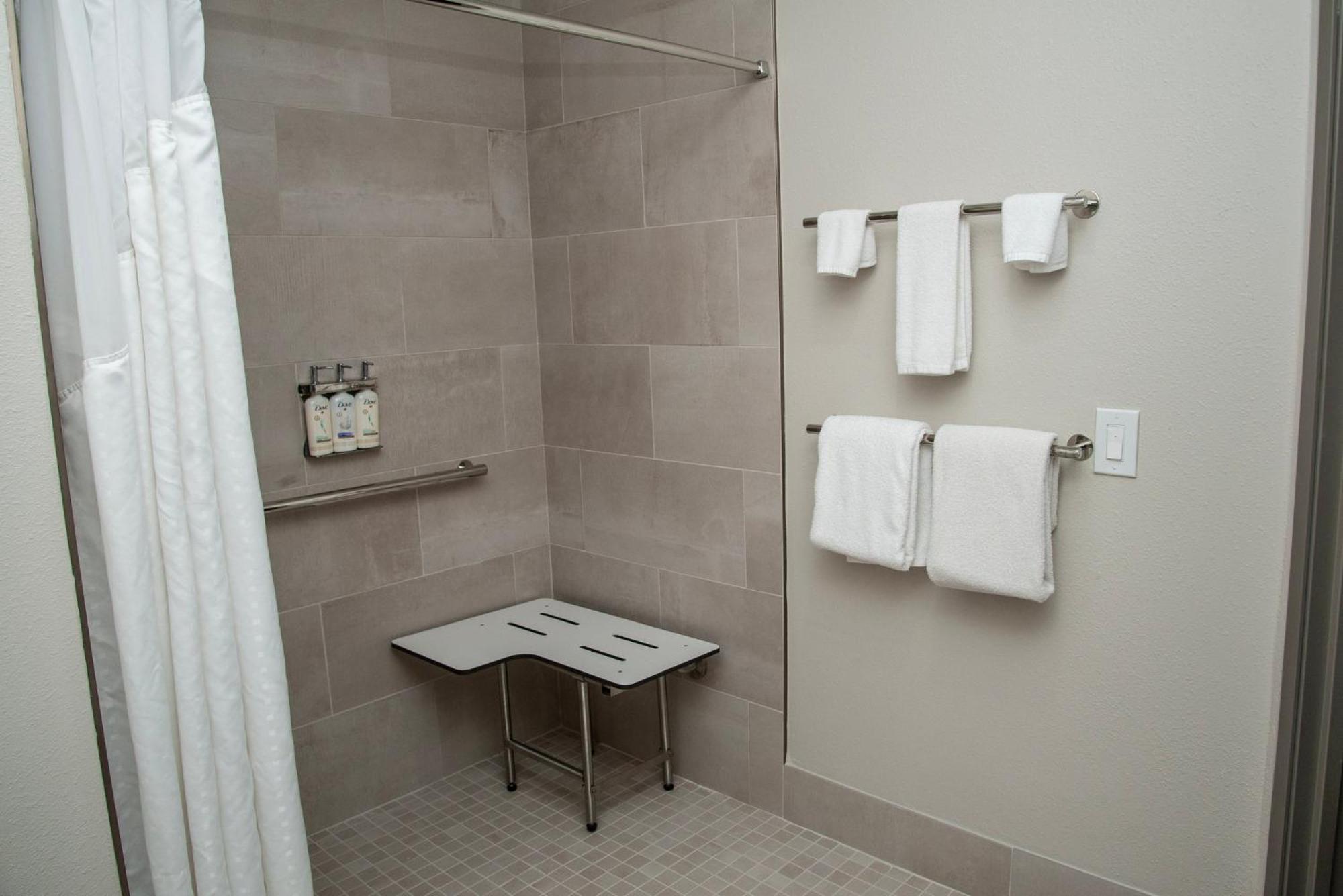 Queen Room - Mobility Access with Roll-in Shower