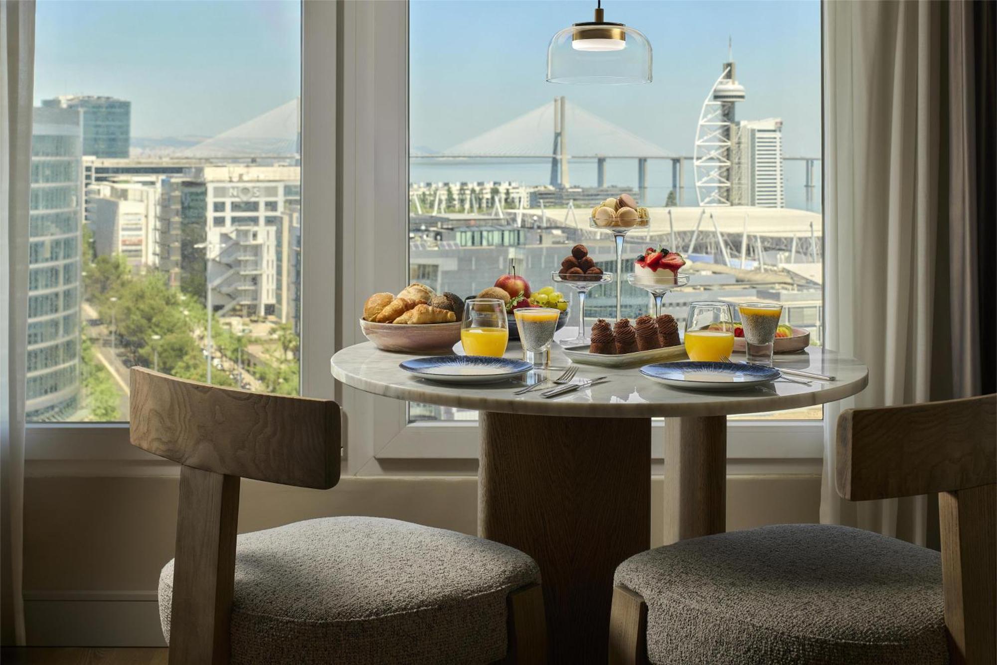 Junior Suite mit Flussblick und Zustellbetten (3 Erwachsene + 1 Kind)