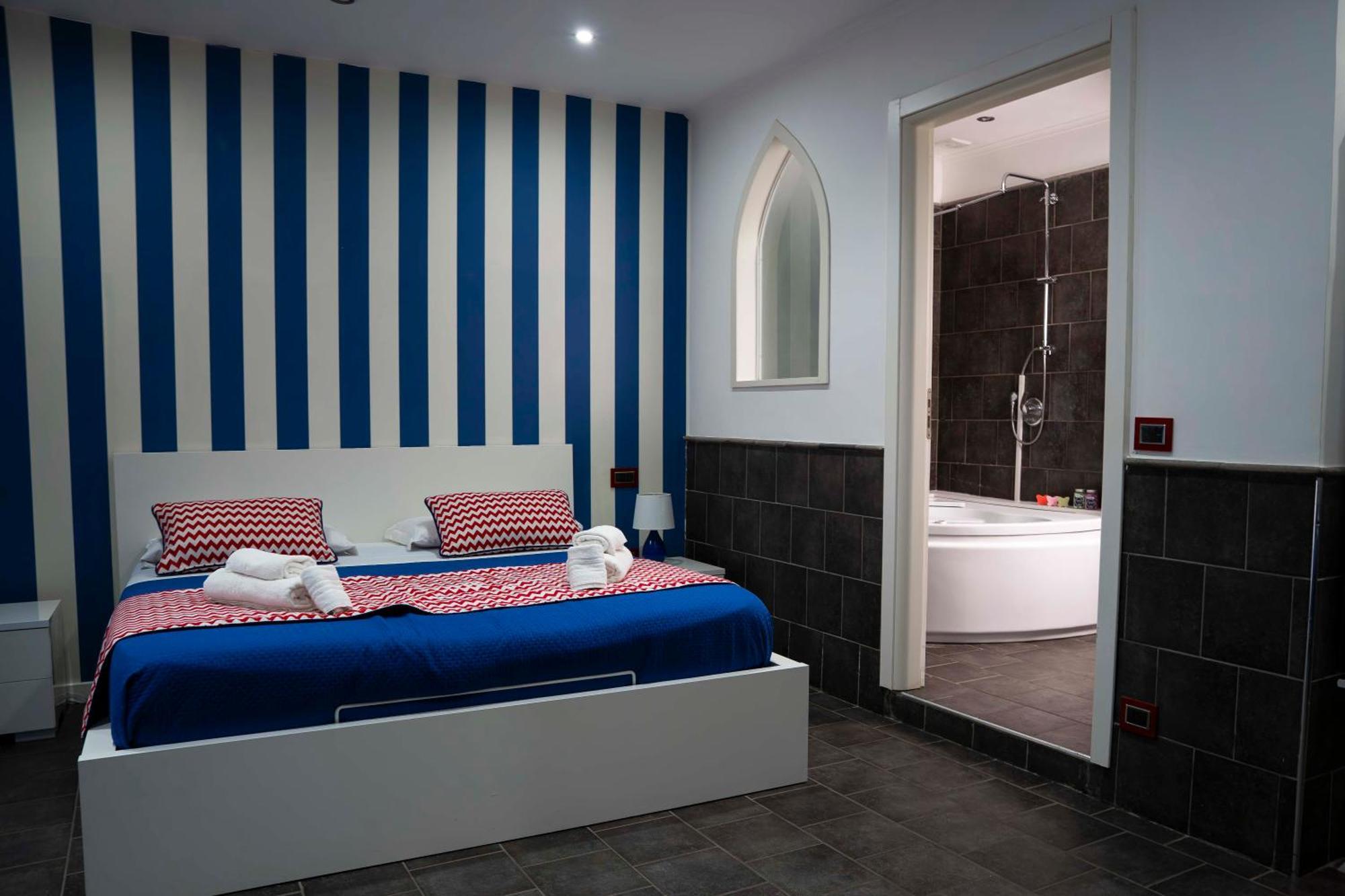 Queen Room Spa Bath