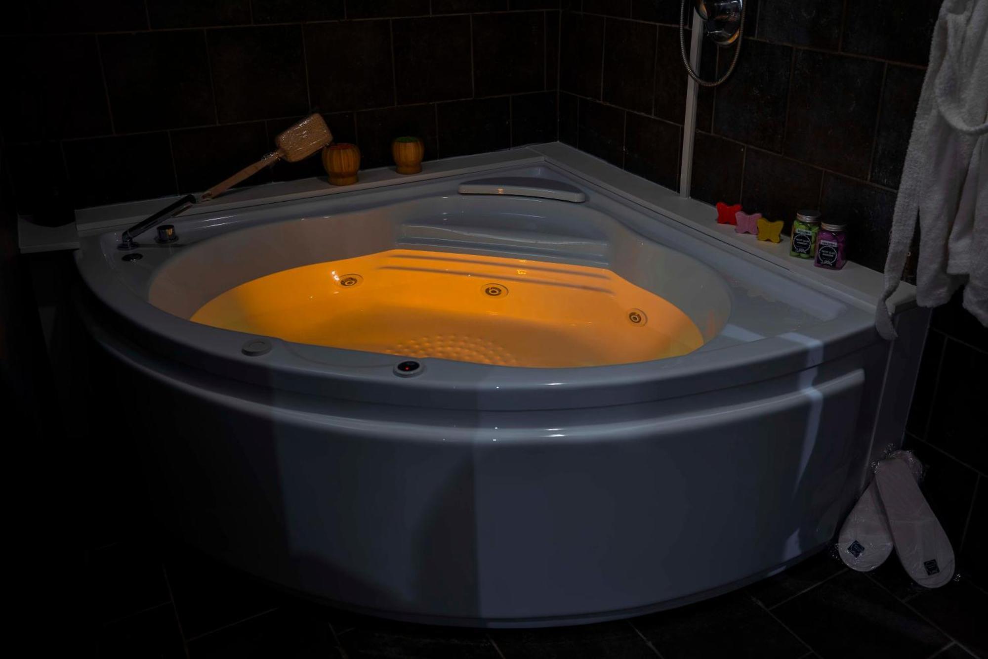 Queen Room Spa Bath