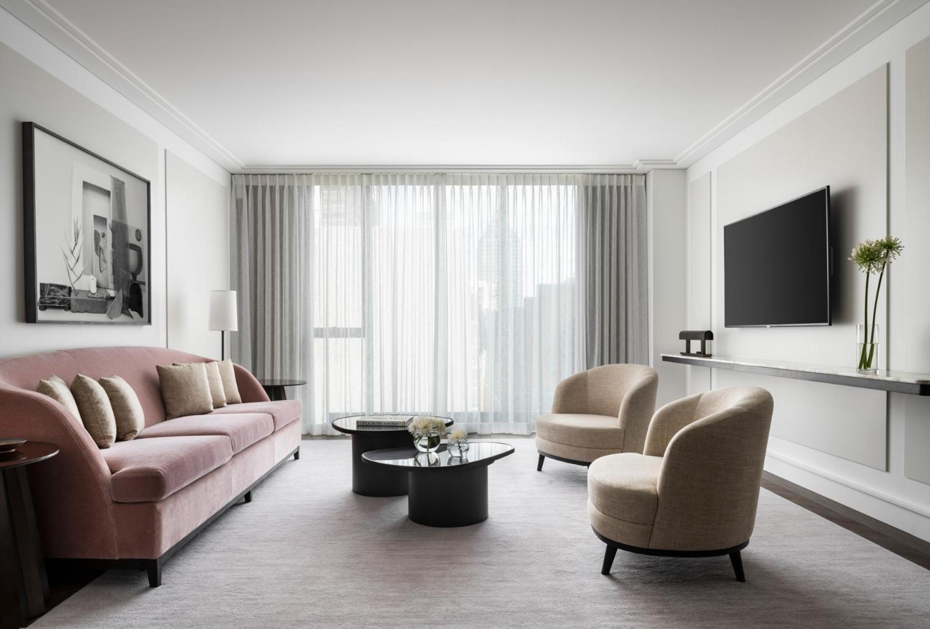 Deluxe King Suite