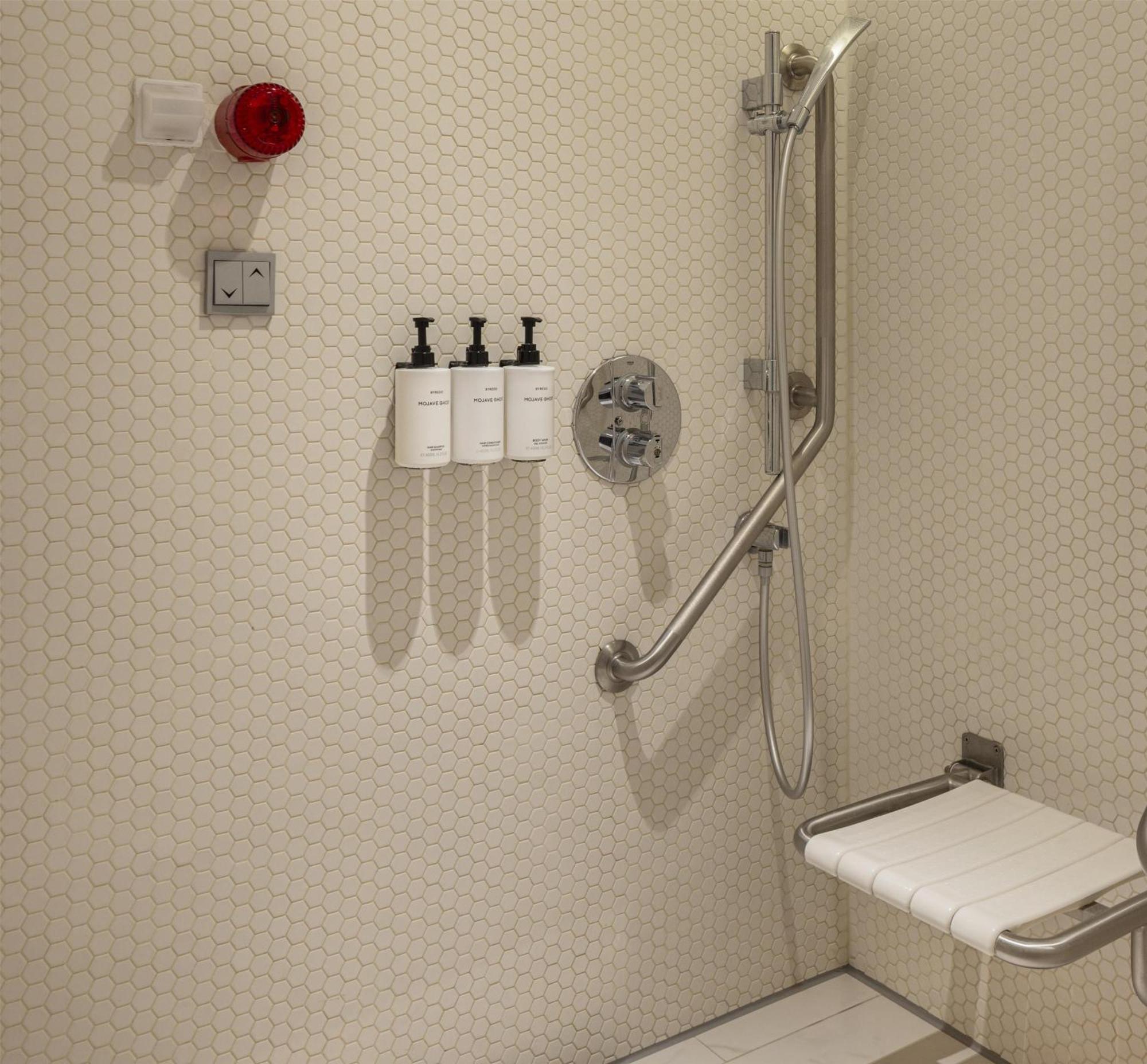 Deluxe King Room - Wheelchair Accessible,1698856346:JPEG