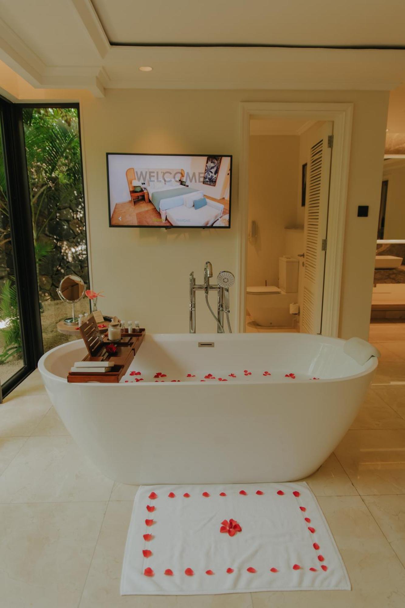Presidential Beachfront Pool Villa 2 Bedroom