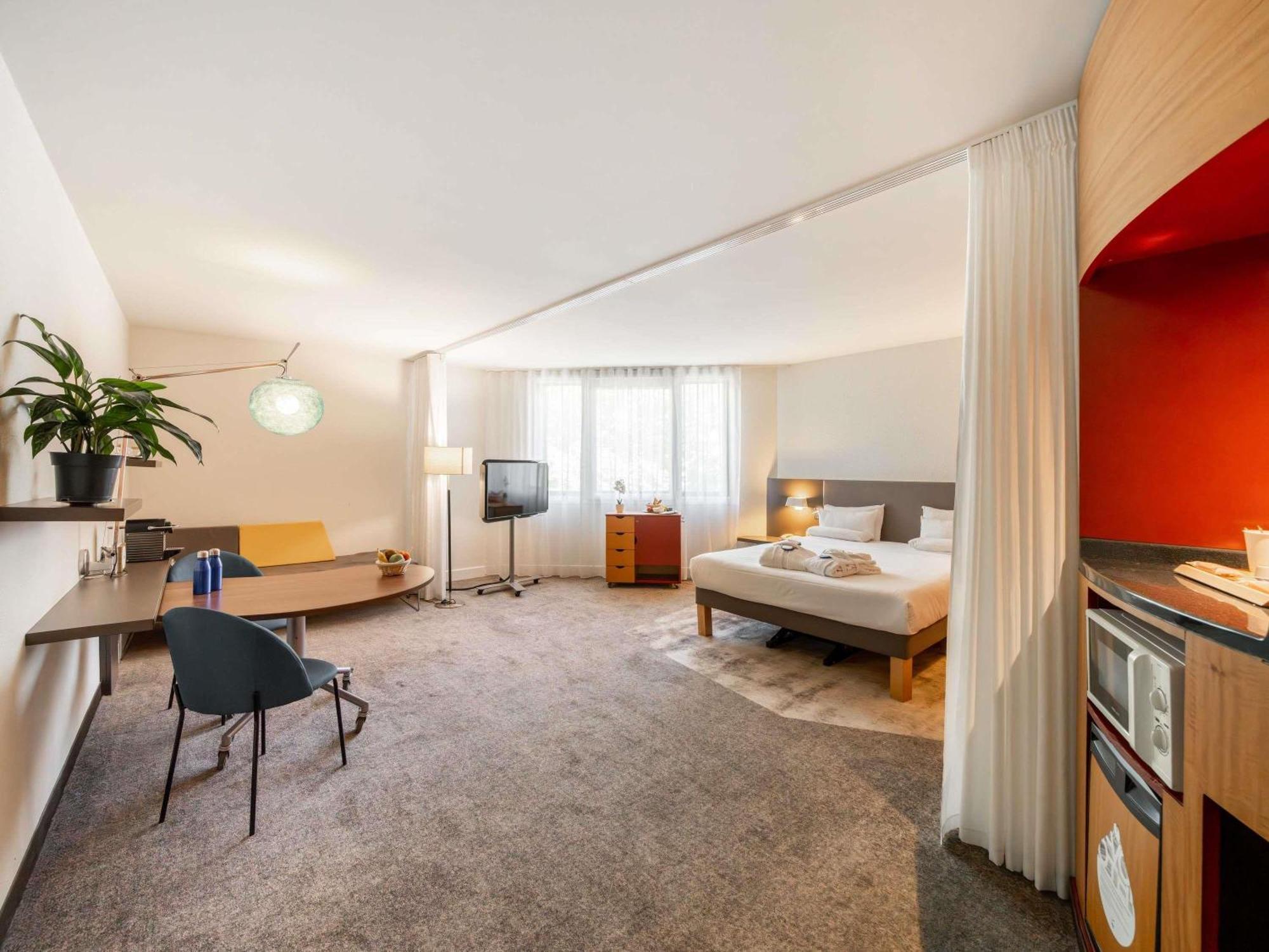 Executive Suite One Queen Bed