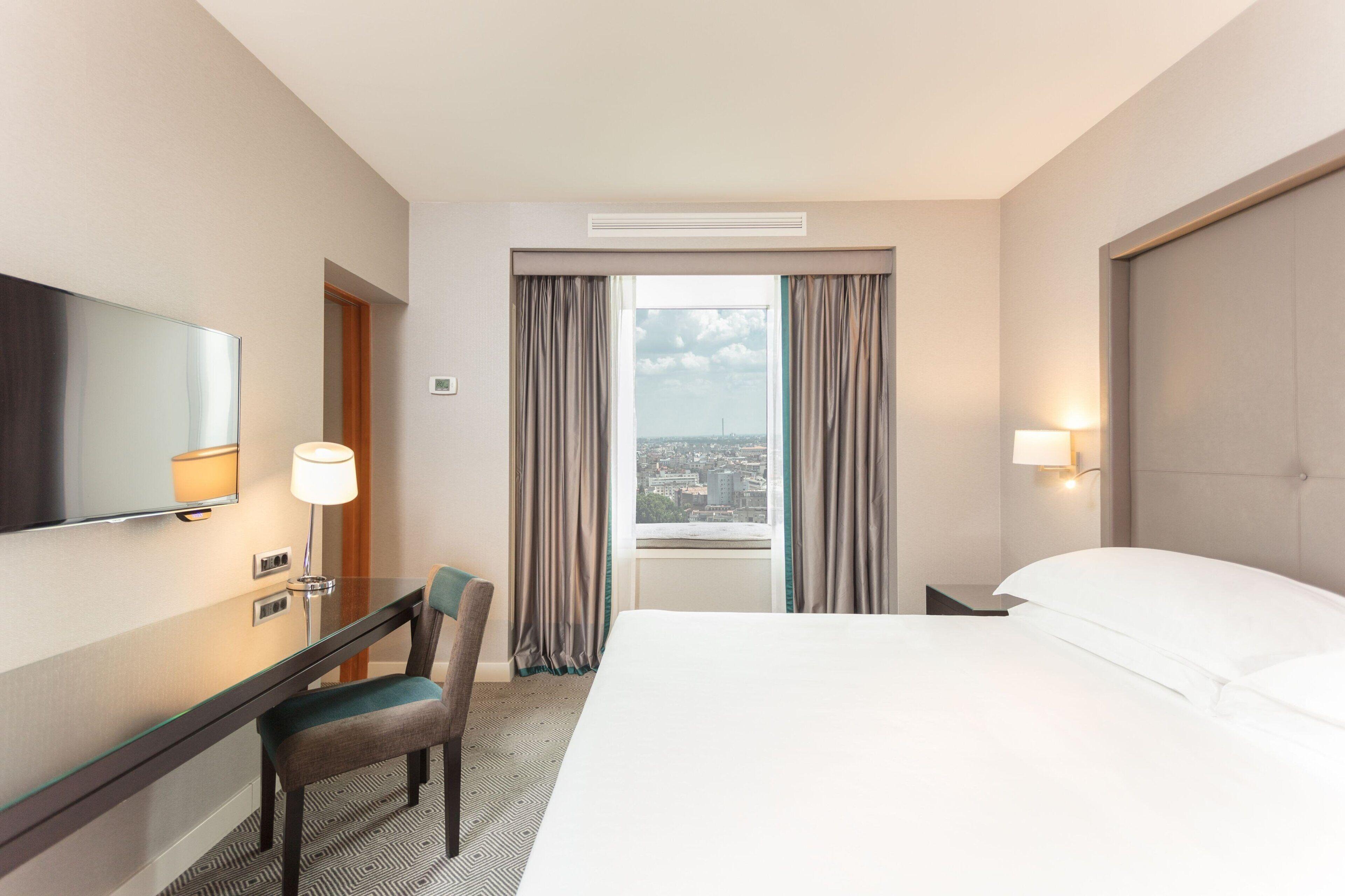 Classic Guest room 1 King City view