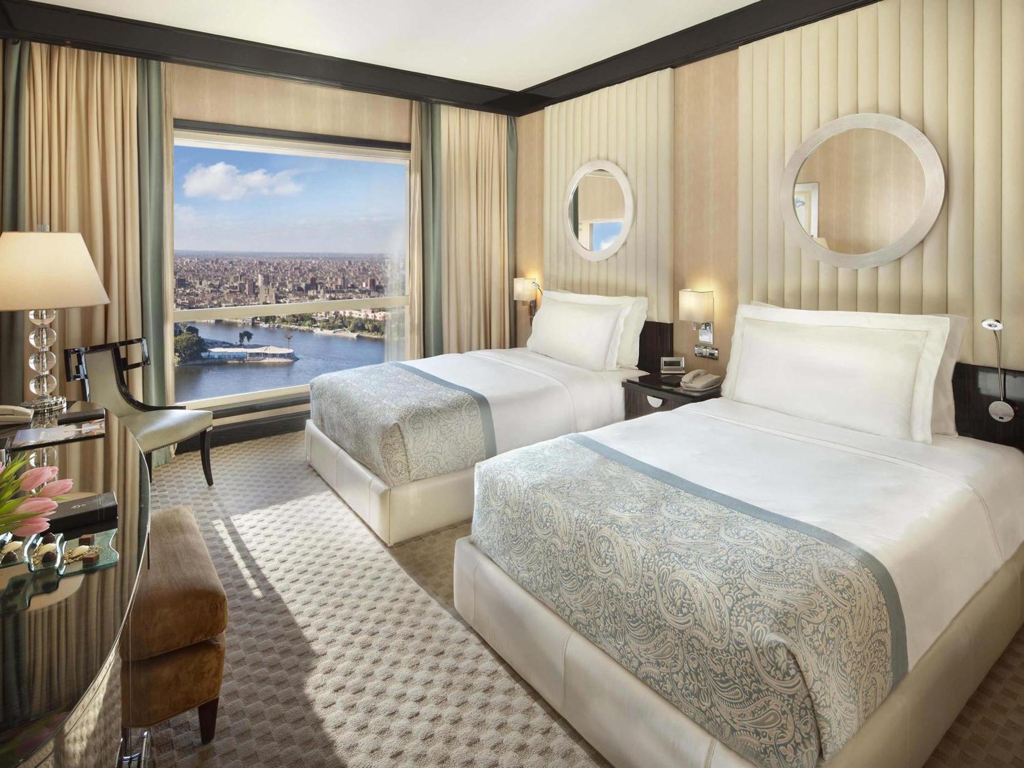 Habitación Fairmont Gold con vistas totales al Nilo - Acceso al salón