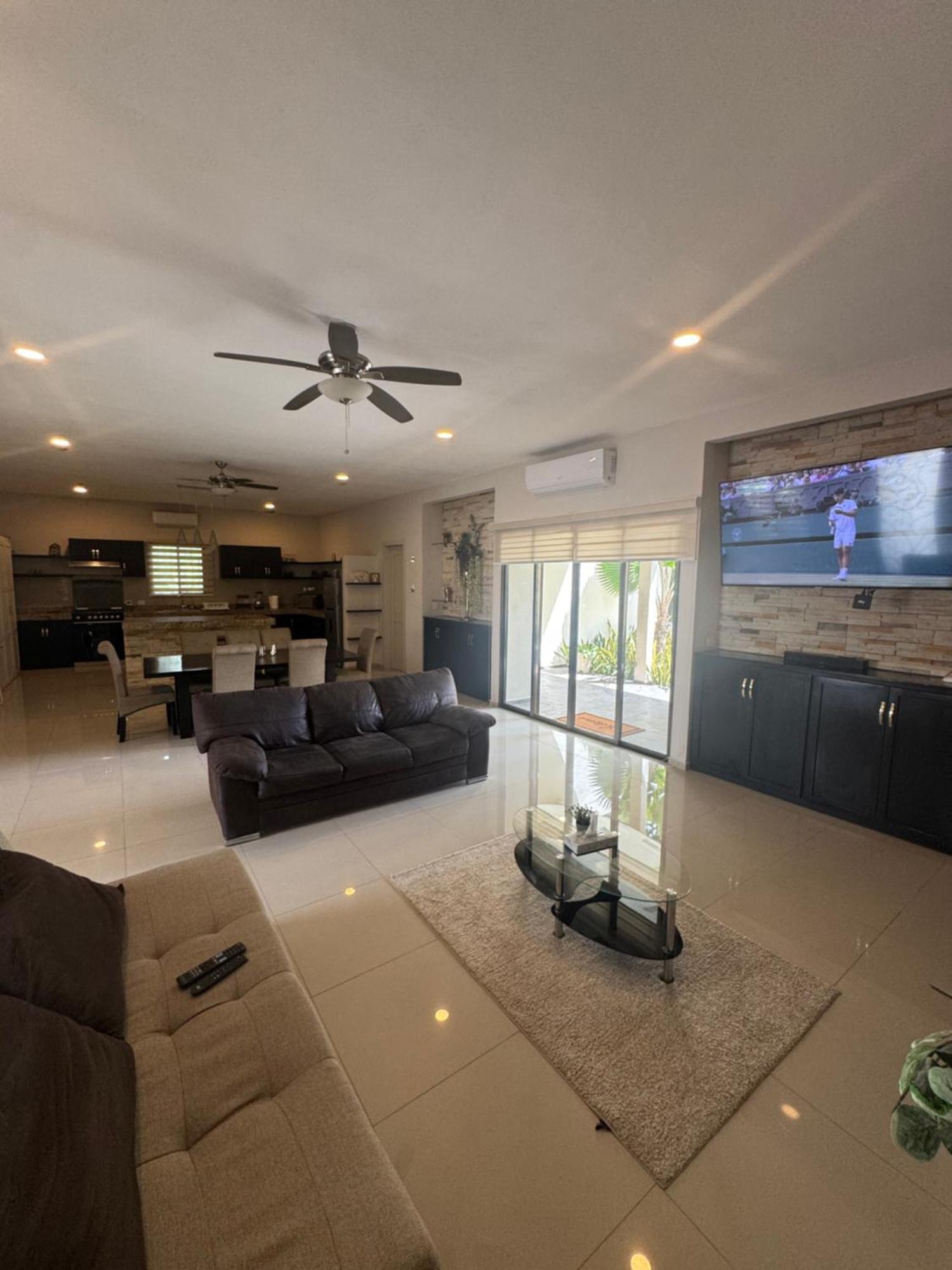 Deluxe Family Room