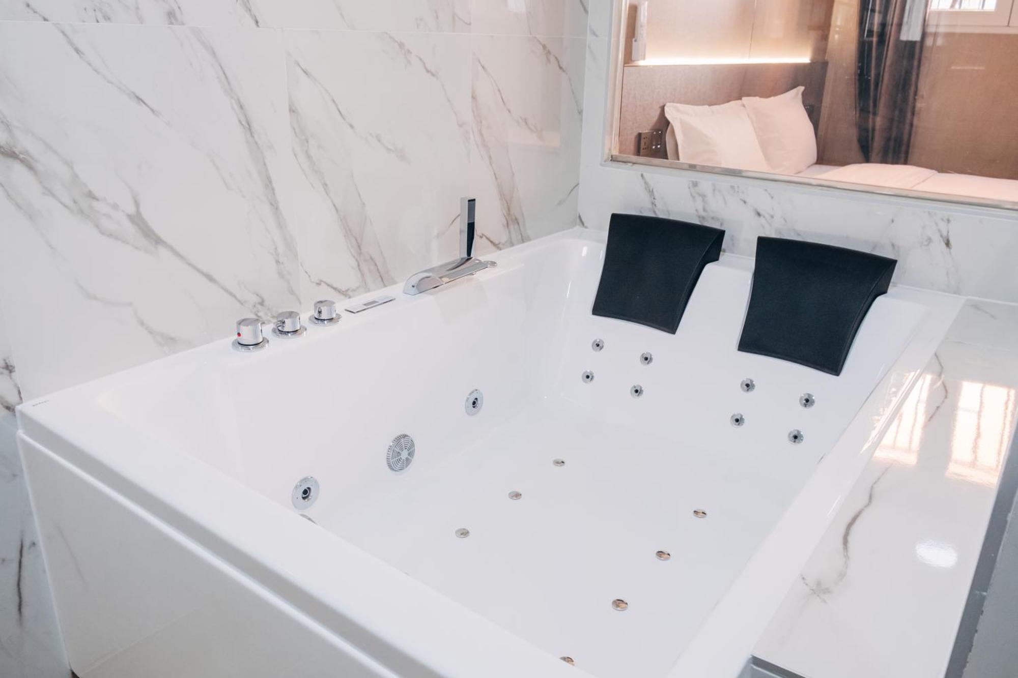 Double Room Spa Bath,1736982041:JPEG