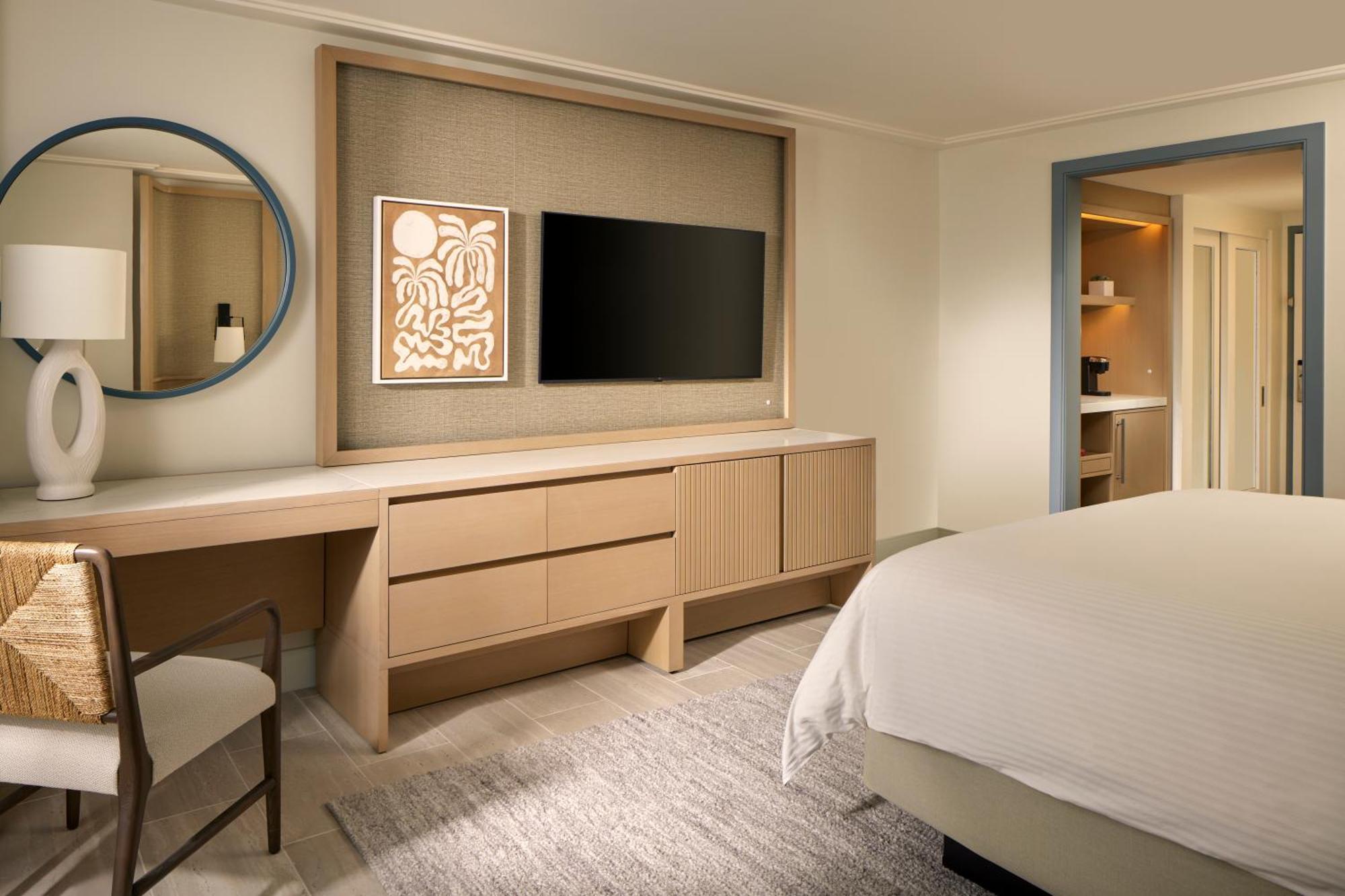 Kamer met Kingsize Bed en Gedeeltelijk Uitzicht op de Oceaan