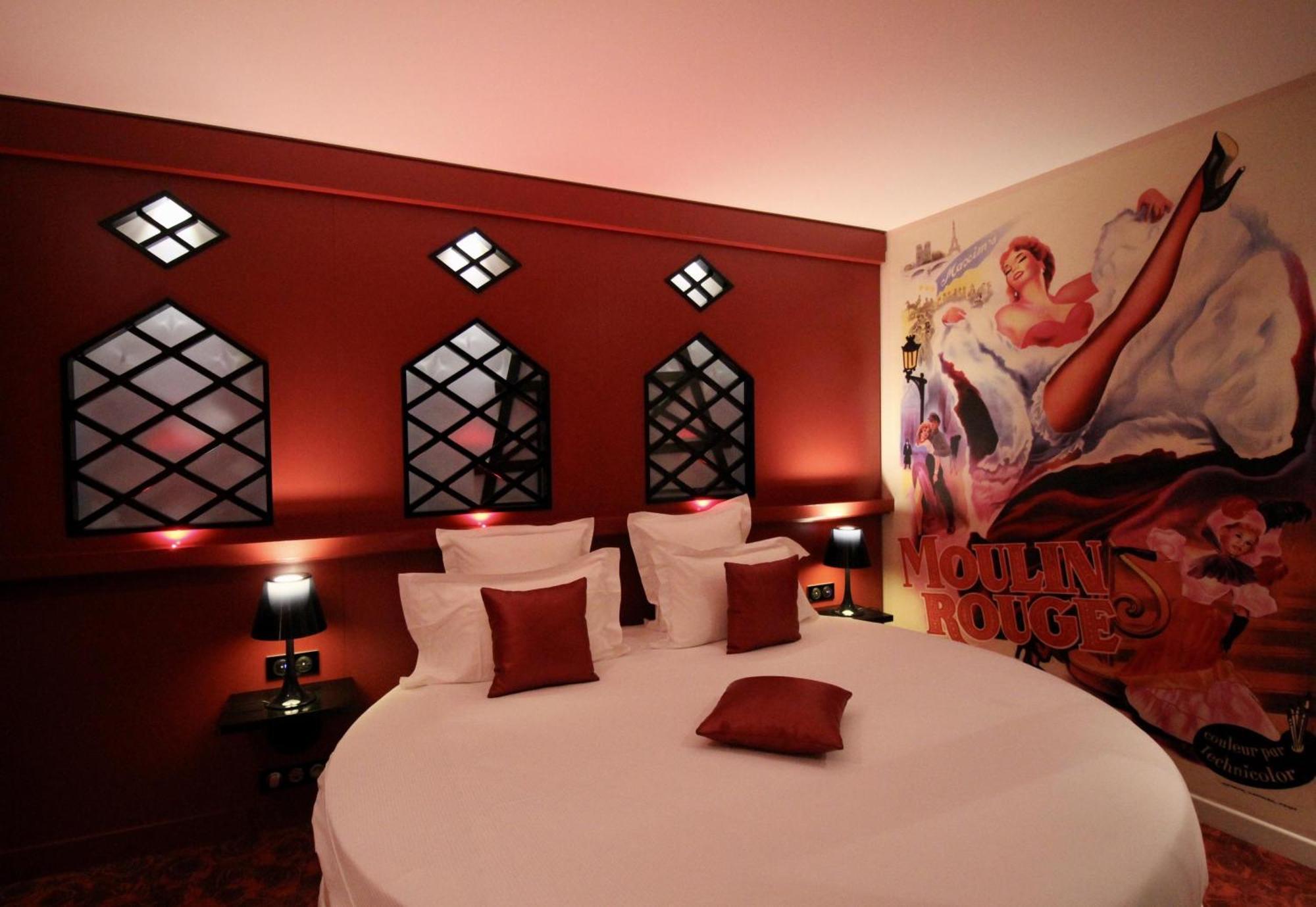 Double Room Moulin Rouge Shower