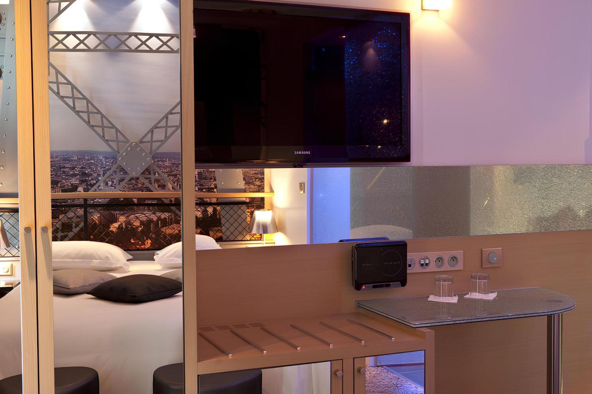Double Room Tour Eiffel Shower