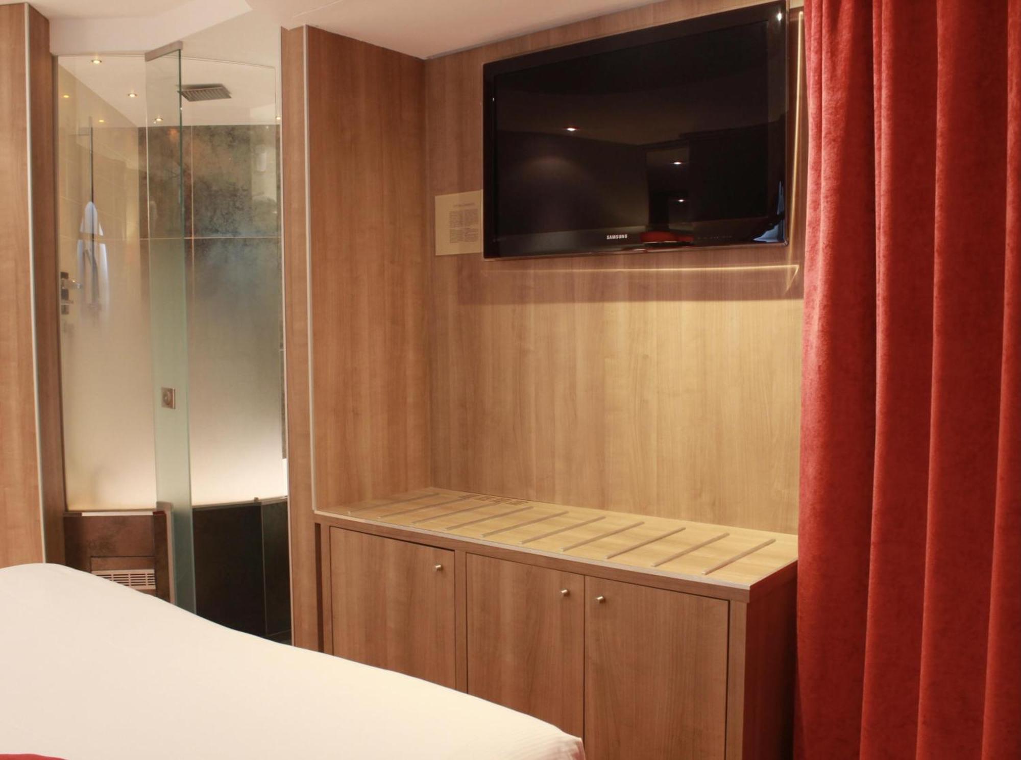 Double Room Opéra Garnier Jacuzzi