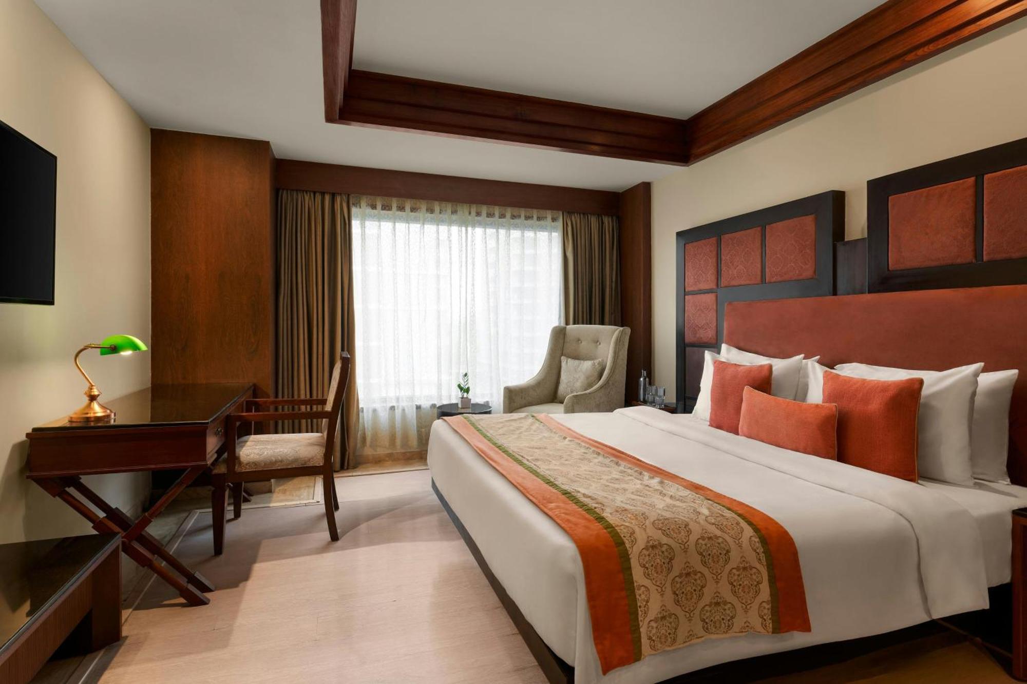 Hazel King Suite City View
