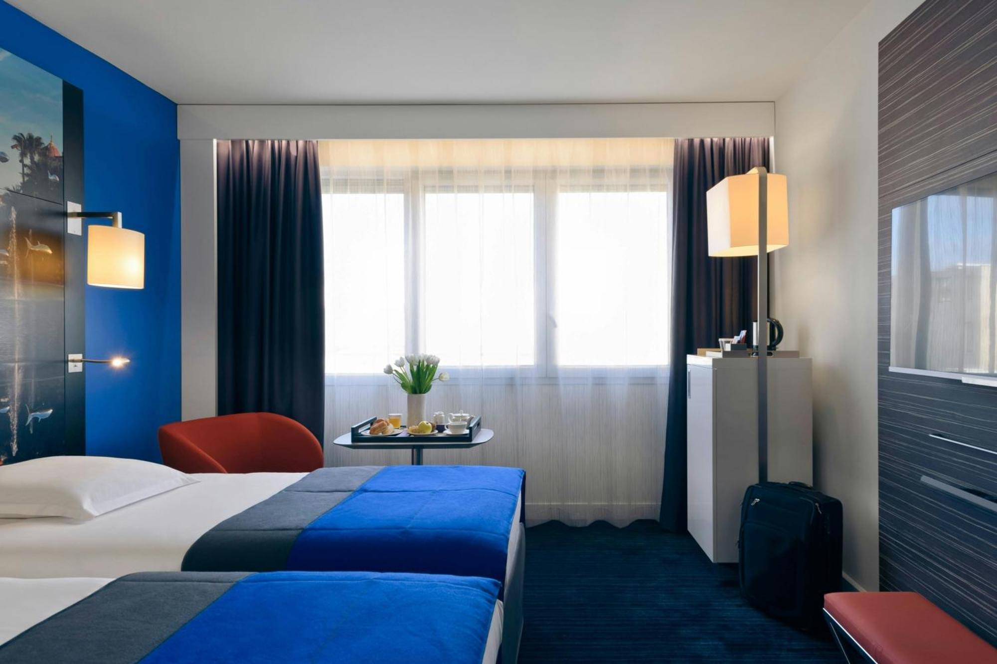 Classic Twin Room City View