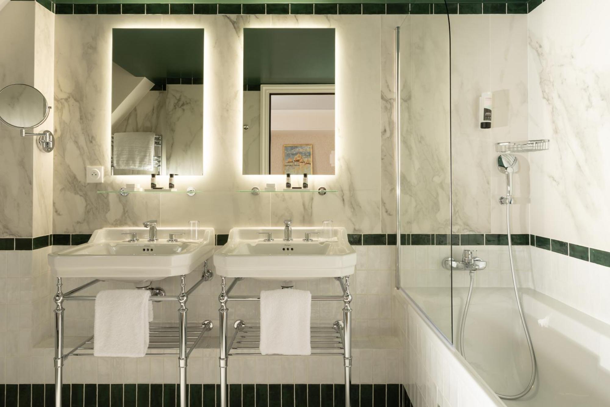 "Almarine" Signature Room