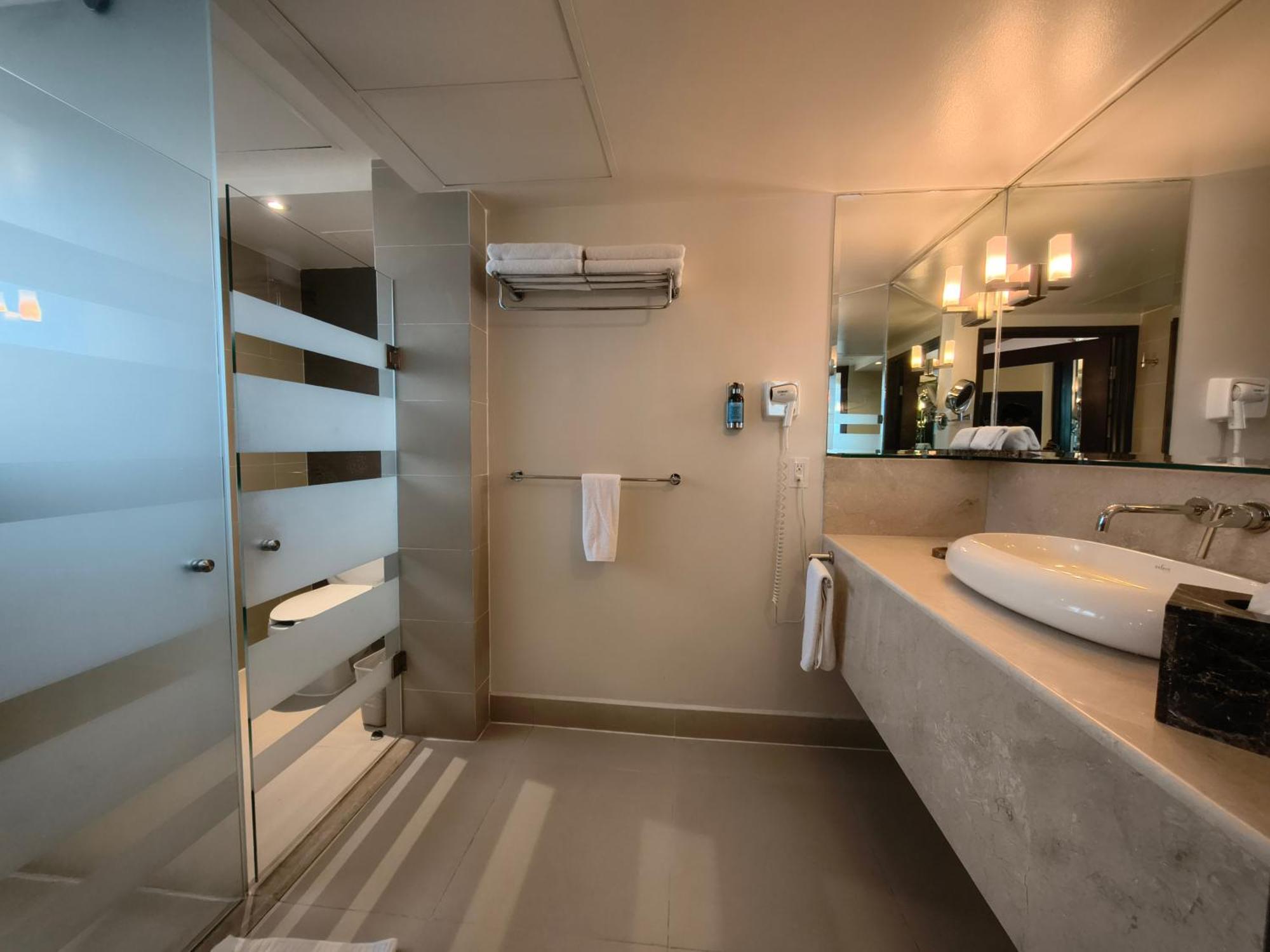 Superior King Suite
