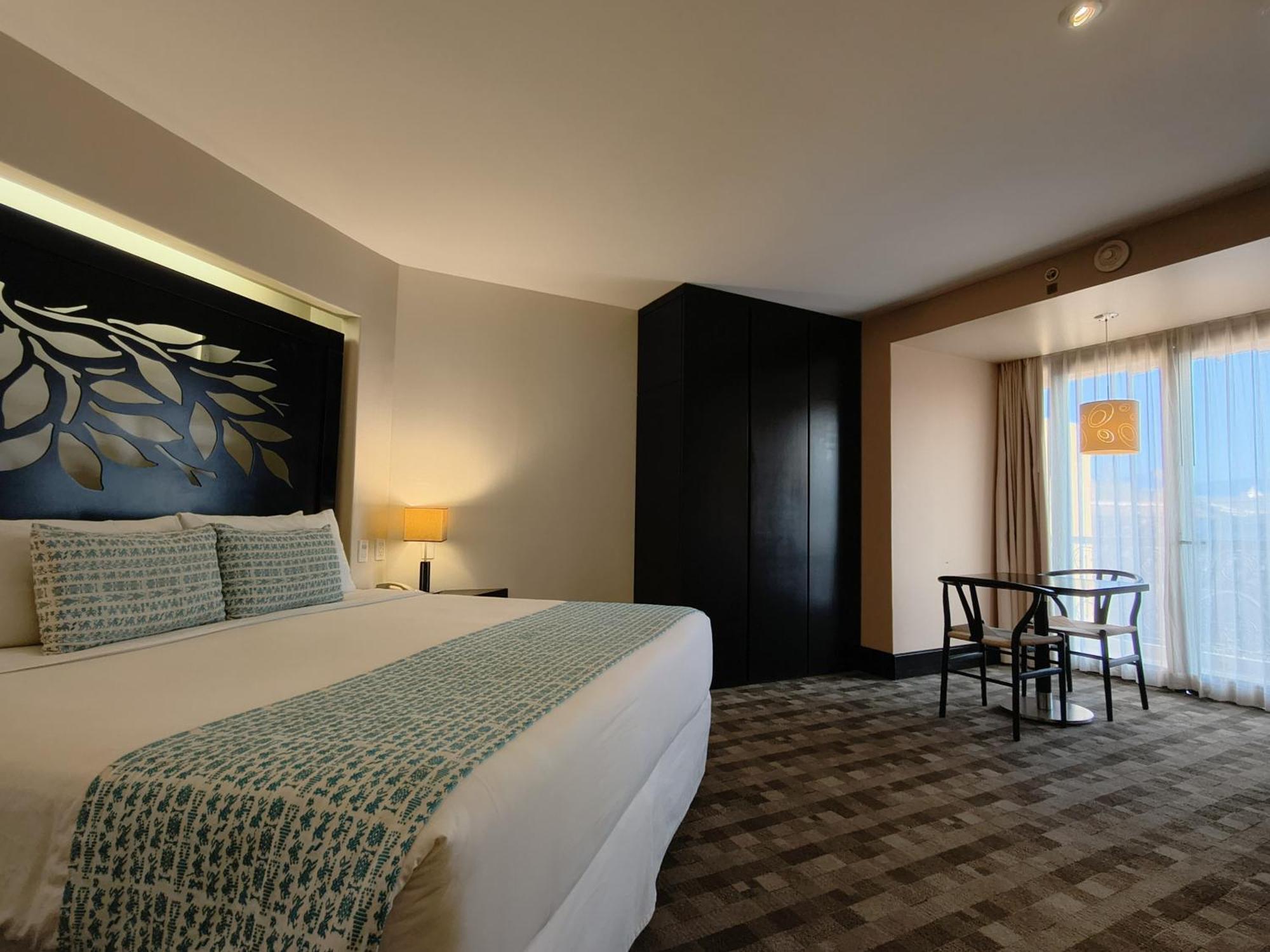 Superior King Suite