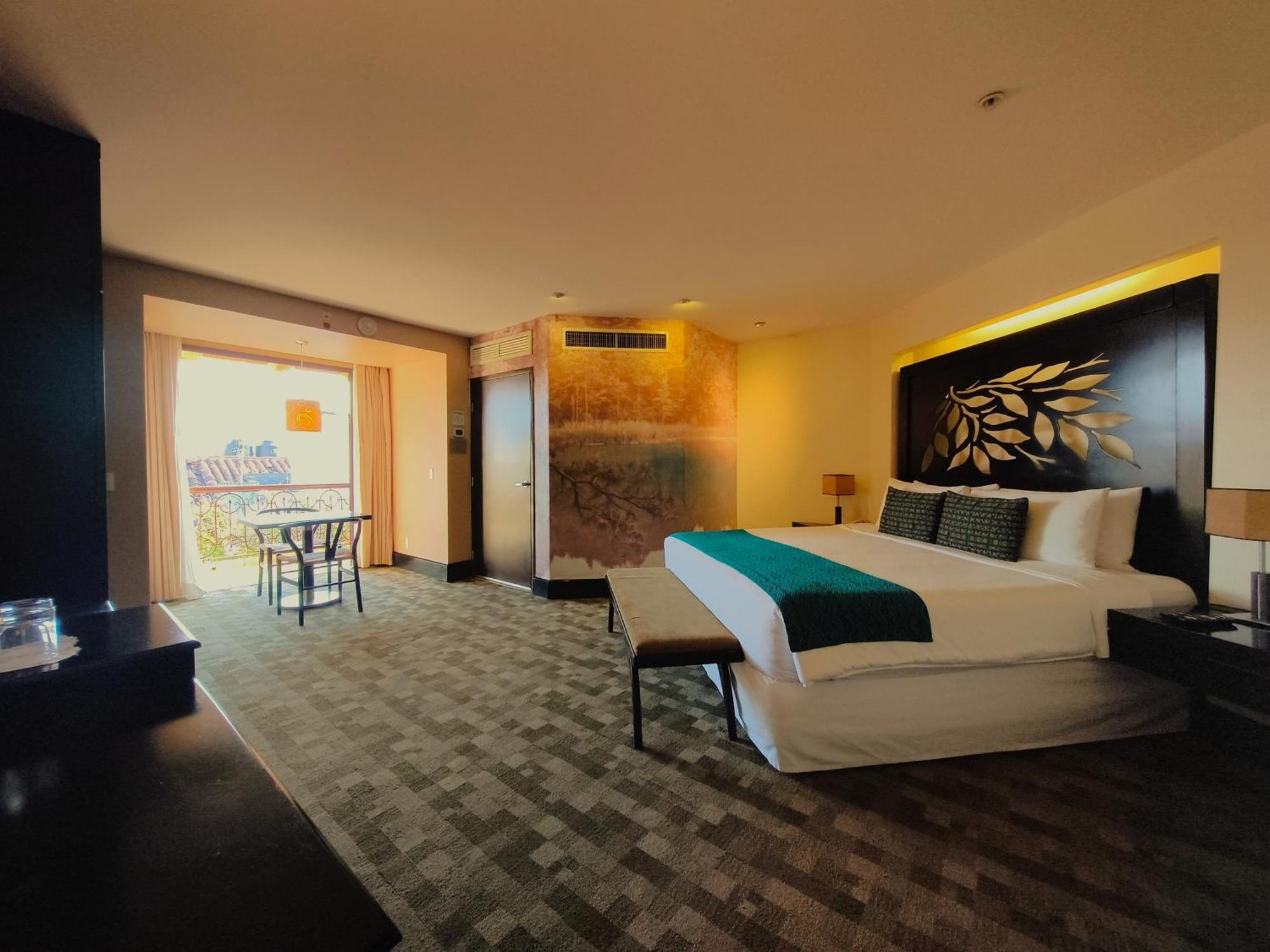 Superior King Suite