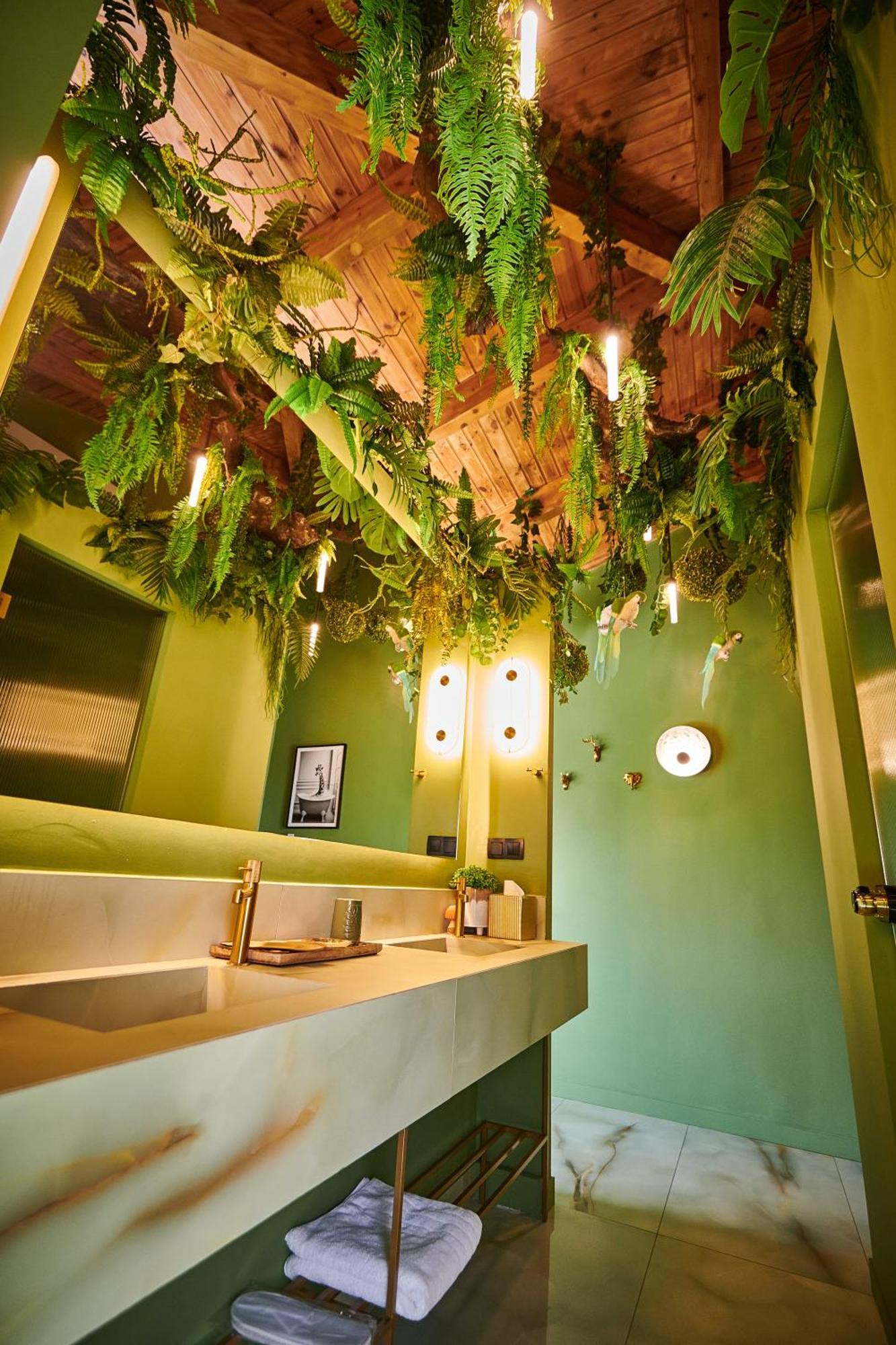 Deluxe Suite Spa Bath