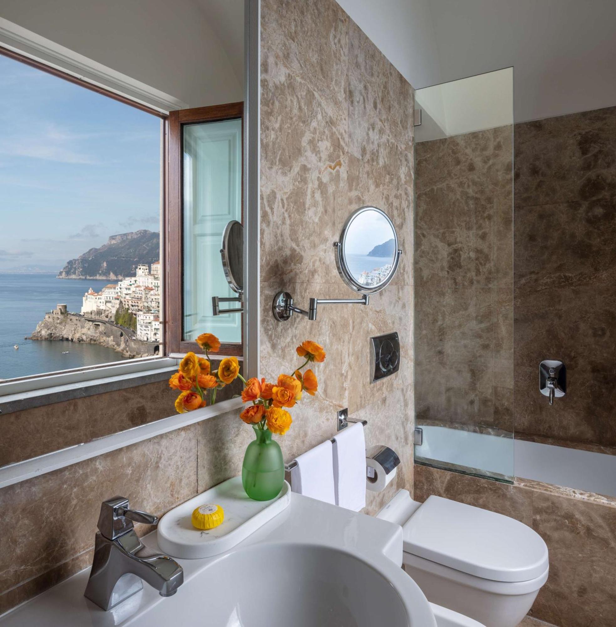 Deluxe Room with Sea View,1758303907:JPEG