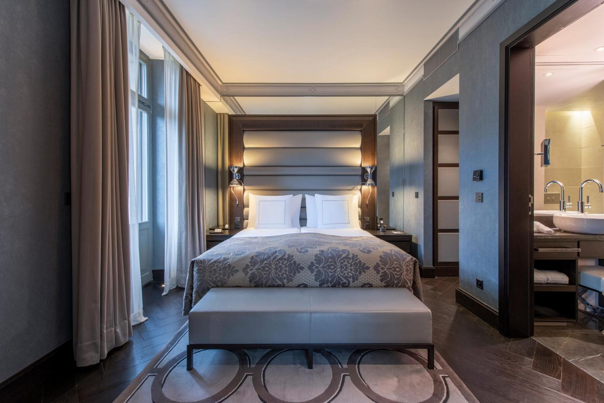 Savoy Suite