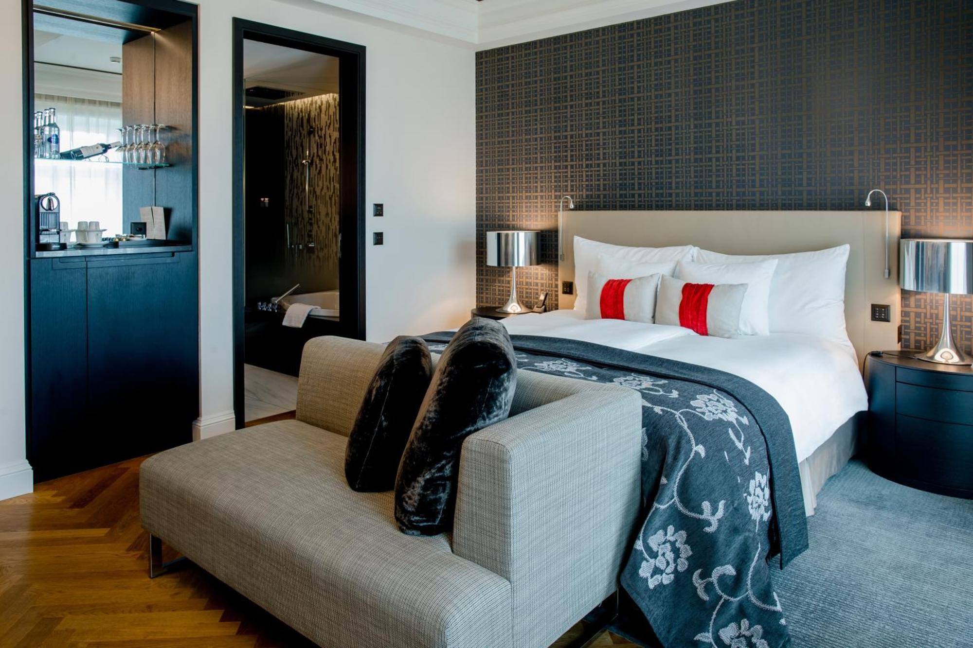 Charming Queen Room